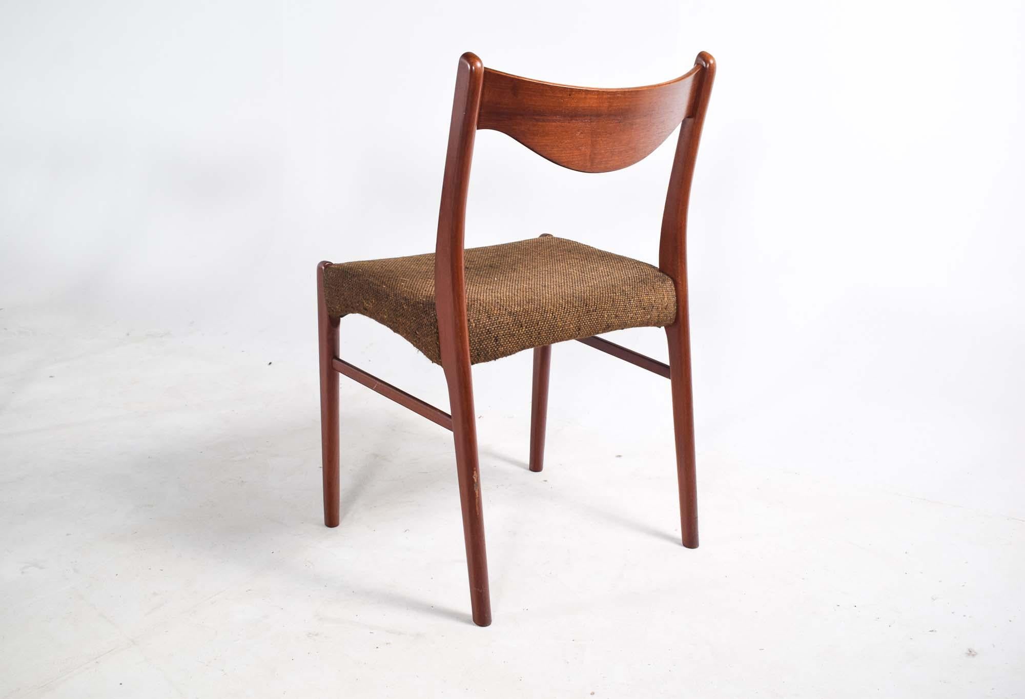 Mid Century Arne W. Iversen Gs60 Dining Chairs in Teak for Glyngore Stolefabrik In Good Condition For Sale In Lisboa, Lisboa