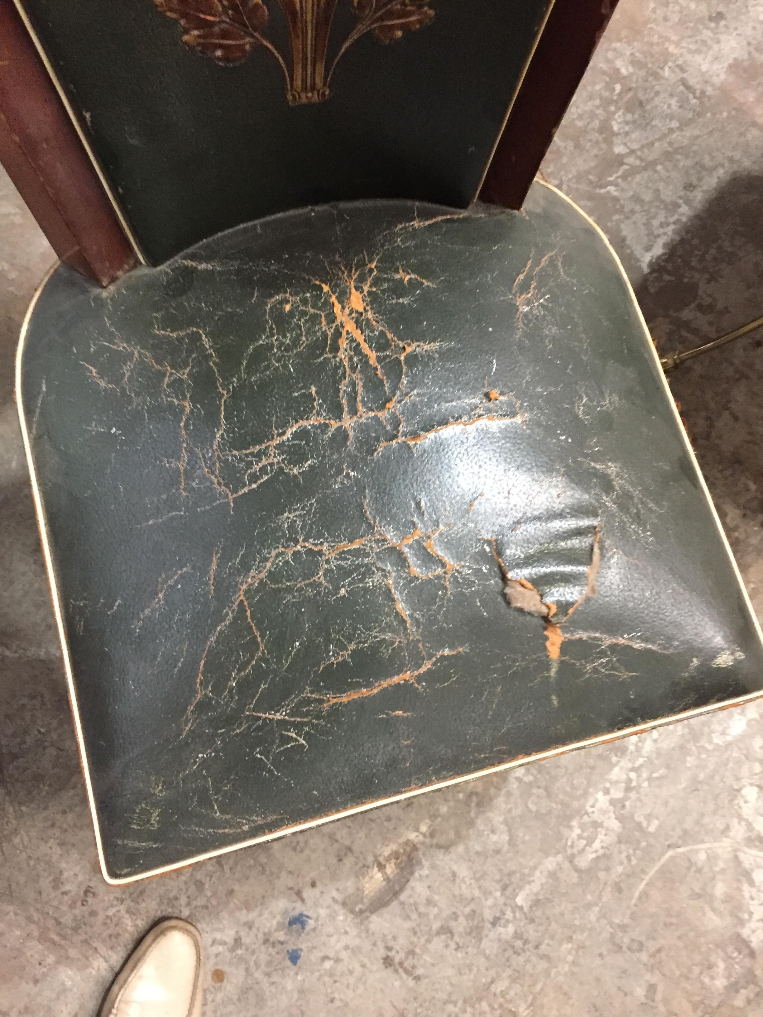 Six chaises Art déco en cuir vert en état d'origine en vente 6
