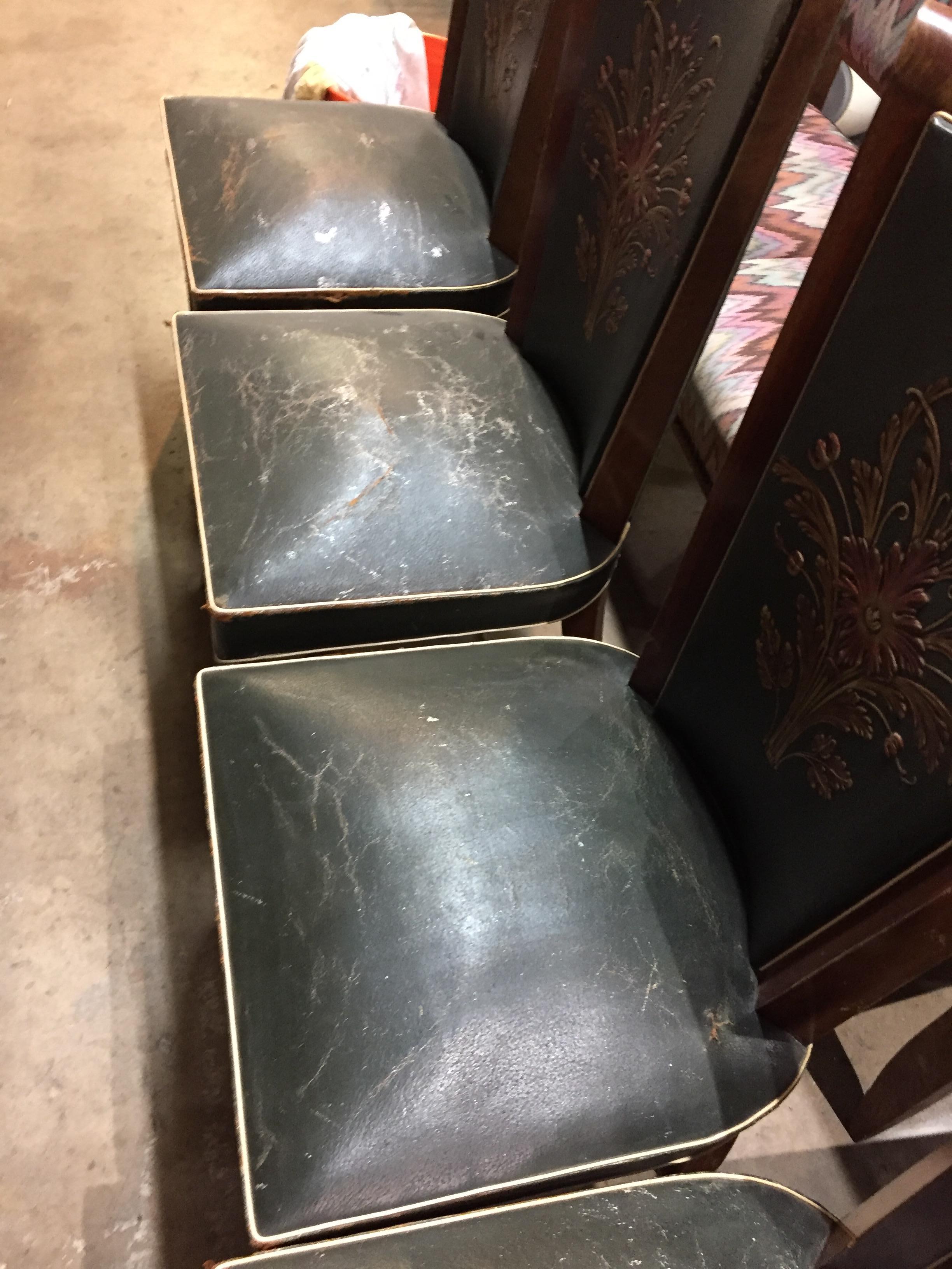 Six chaises Art déco en cuir vert en état d'origine en vente 8