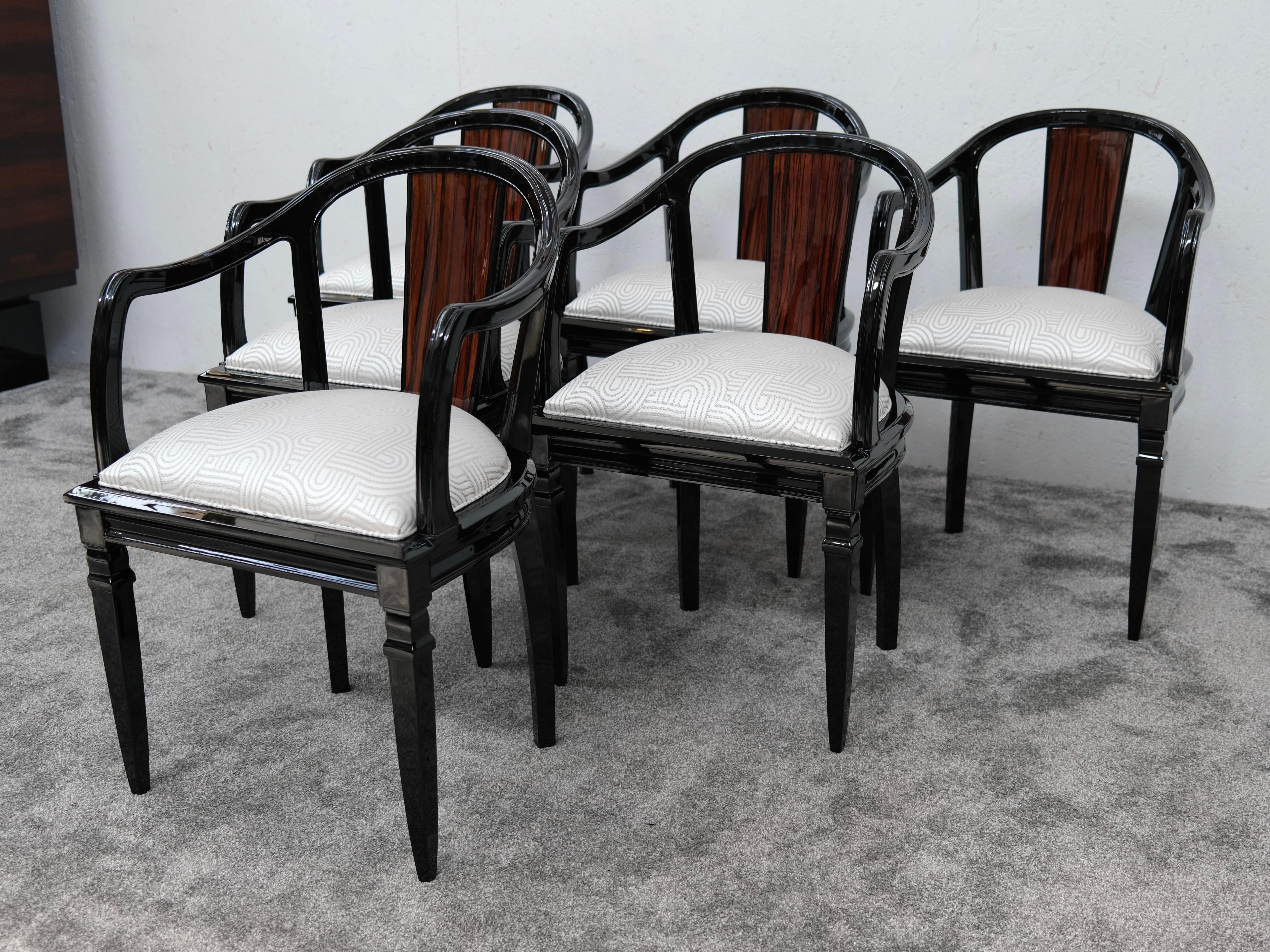 Francese Sei sedie da pranzo Art Déco, nero lucido con impiallacciatura di Macassar, Francia anni '30 in vendita