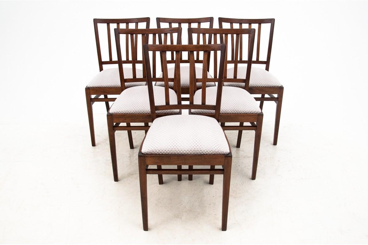 A set of six Art Deco chairs from circa 1930. Very good condition. After professional renovation, new seat upholstery.

Origin: Poland

Wood: Walnut.