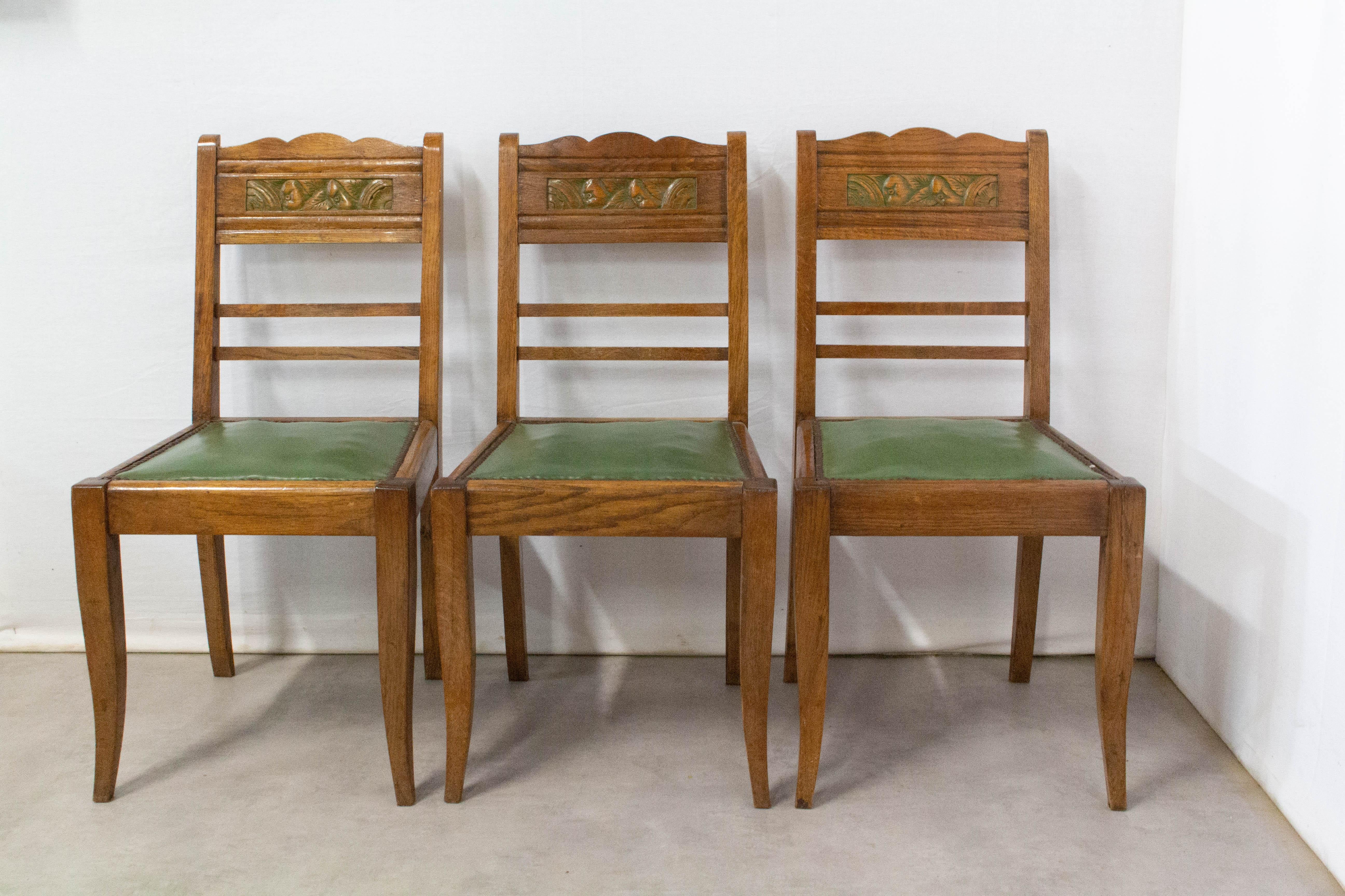 Six French Art Deco dining chairs with stylised flower on the back
Solid oak, circa 1940
Can be re-upholstered to suit your interior by our upholsterer if you wish.
Good vintage condition
Frames are sound and solid.

For shipping:
3