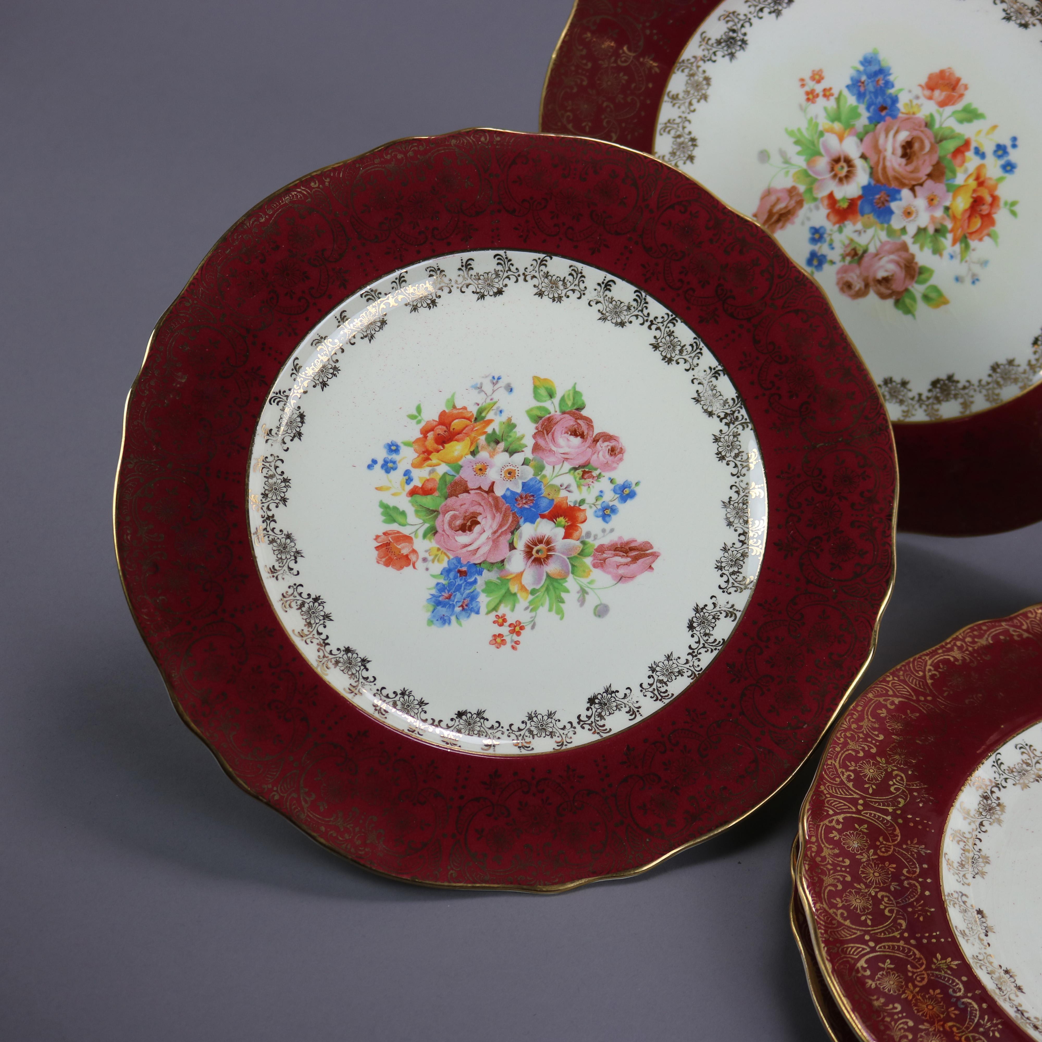 Doré Six assiettes plates Atlas en porcelaine bordeaux et dorée avec puits à fleurs en vente