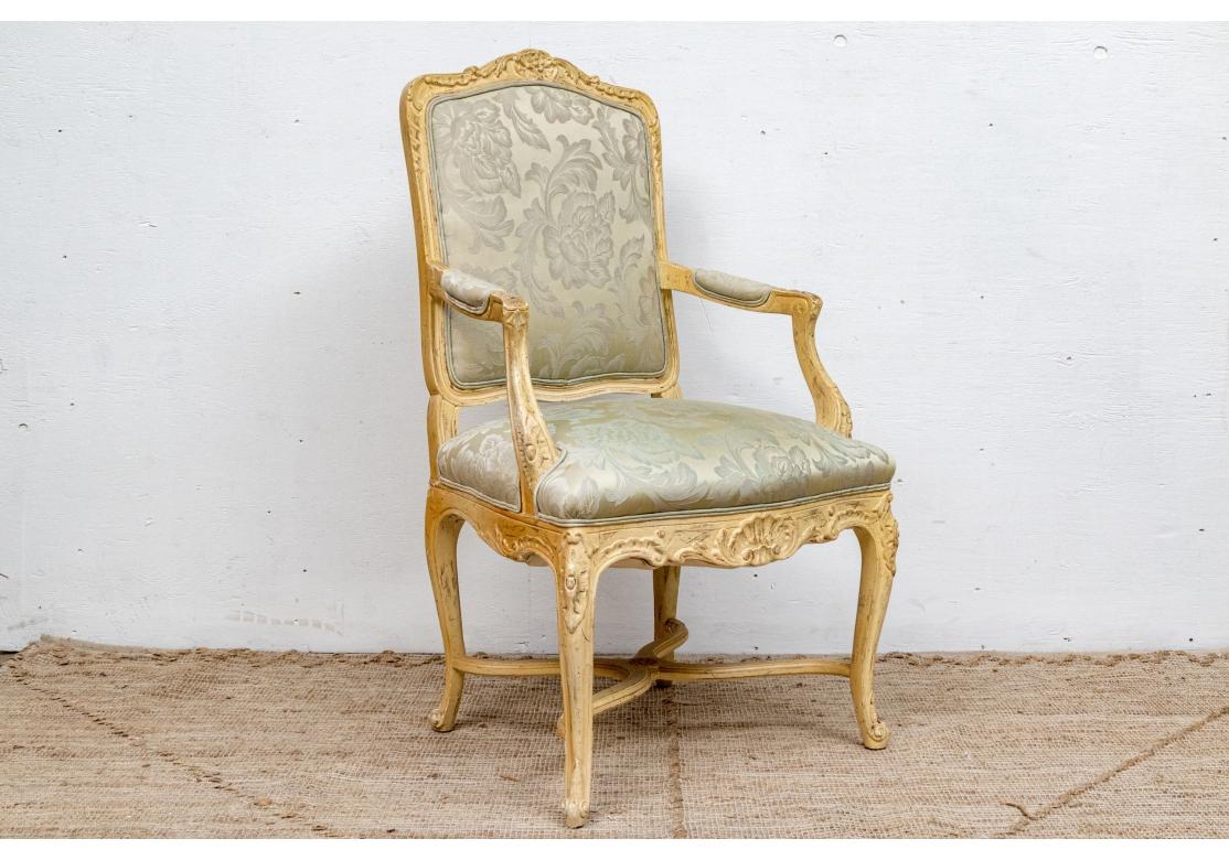 Peint Six Aufrey ou Yale Burge attribués  Chaises de salle à manger en h�être sculpté en vente