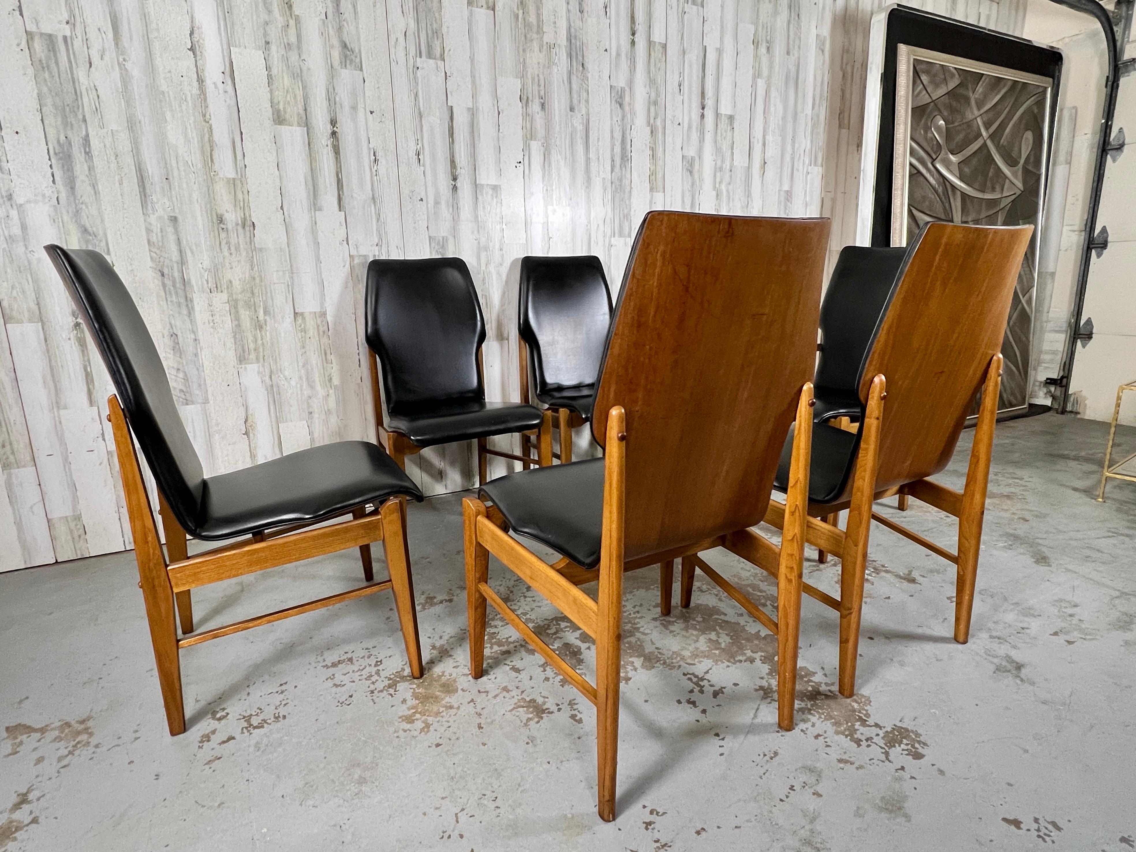 Sechs Bugholz-Esszimmerstühle aus Nussbaumholz  im Angebot 5