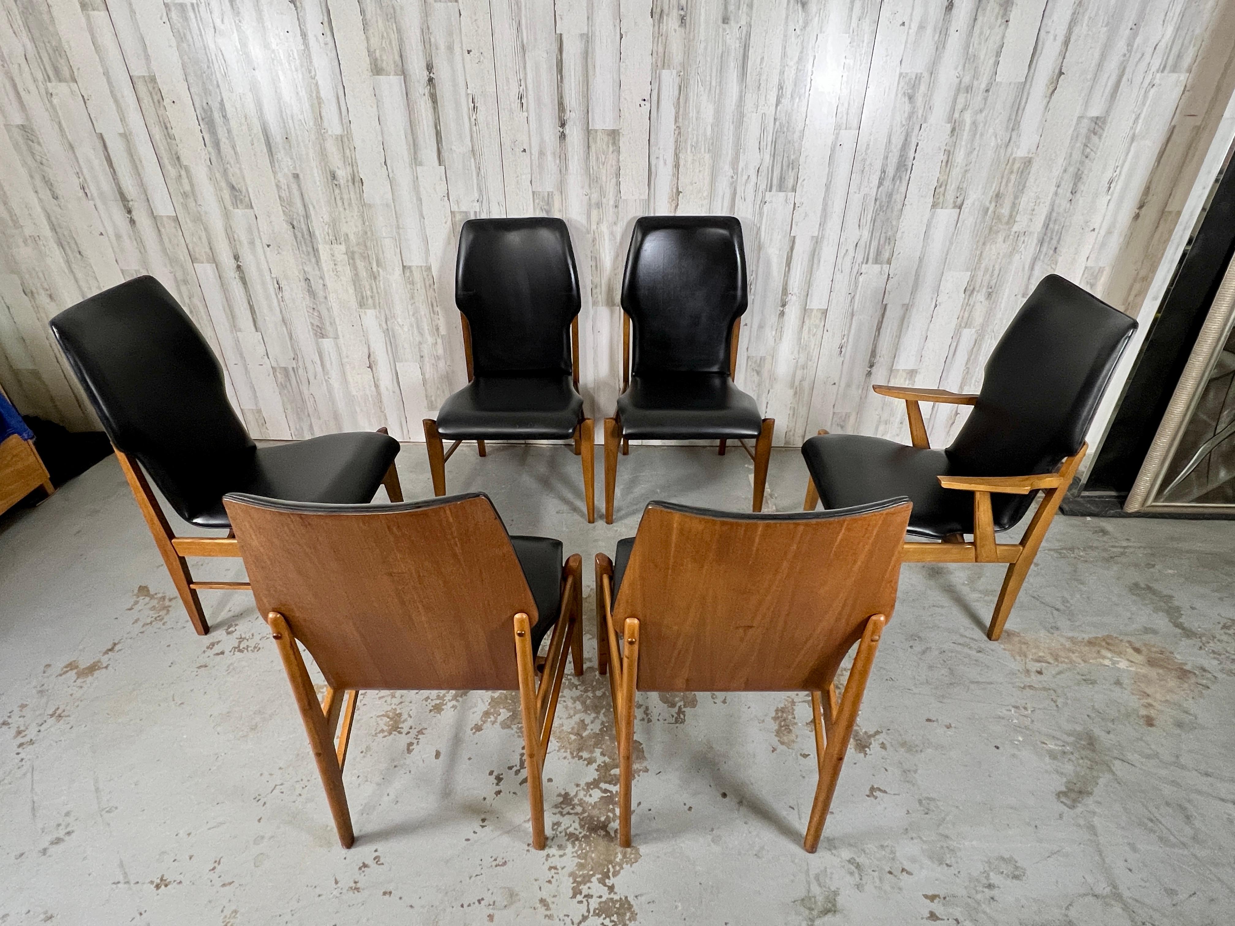 Sechs Bugholz-Esszimmerstühle aus Nussbaumholz  im Angebot 6