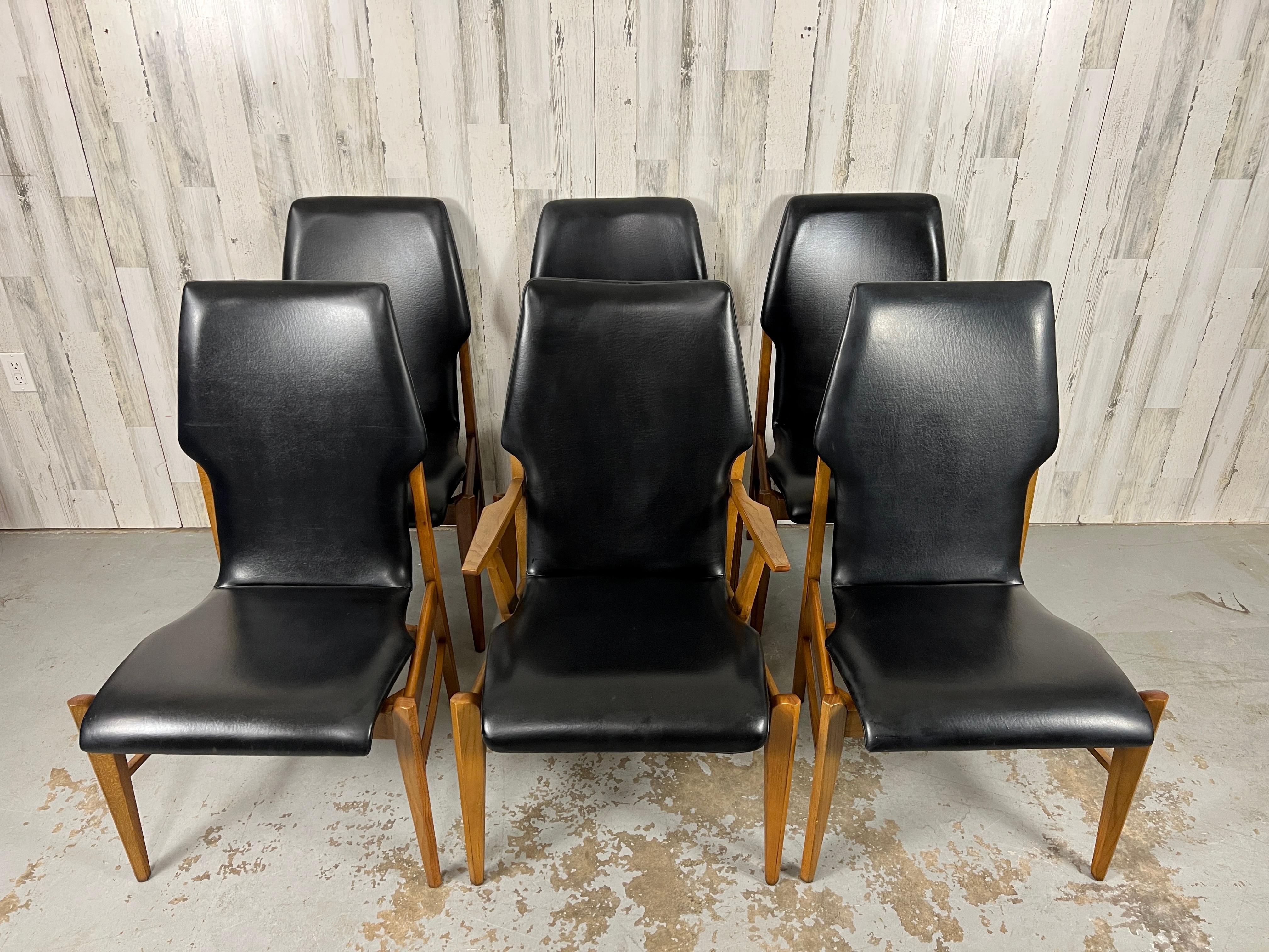 Sechs Bugholz-Esszimmerstühle aus Nussbaumholz  (Nordamerikanisch) im Angebot
