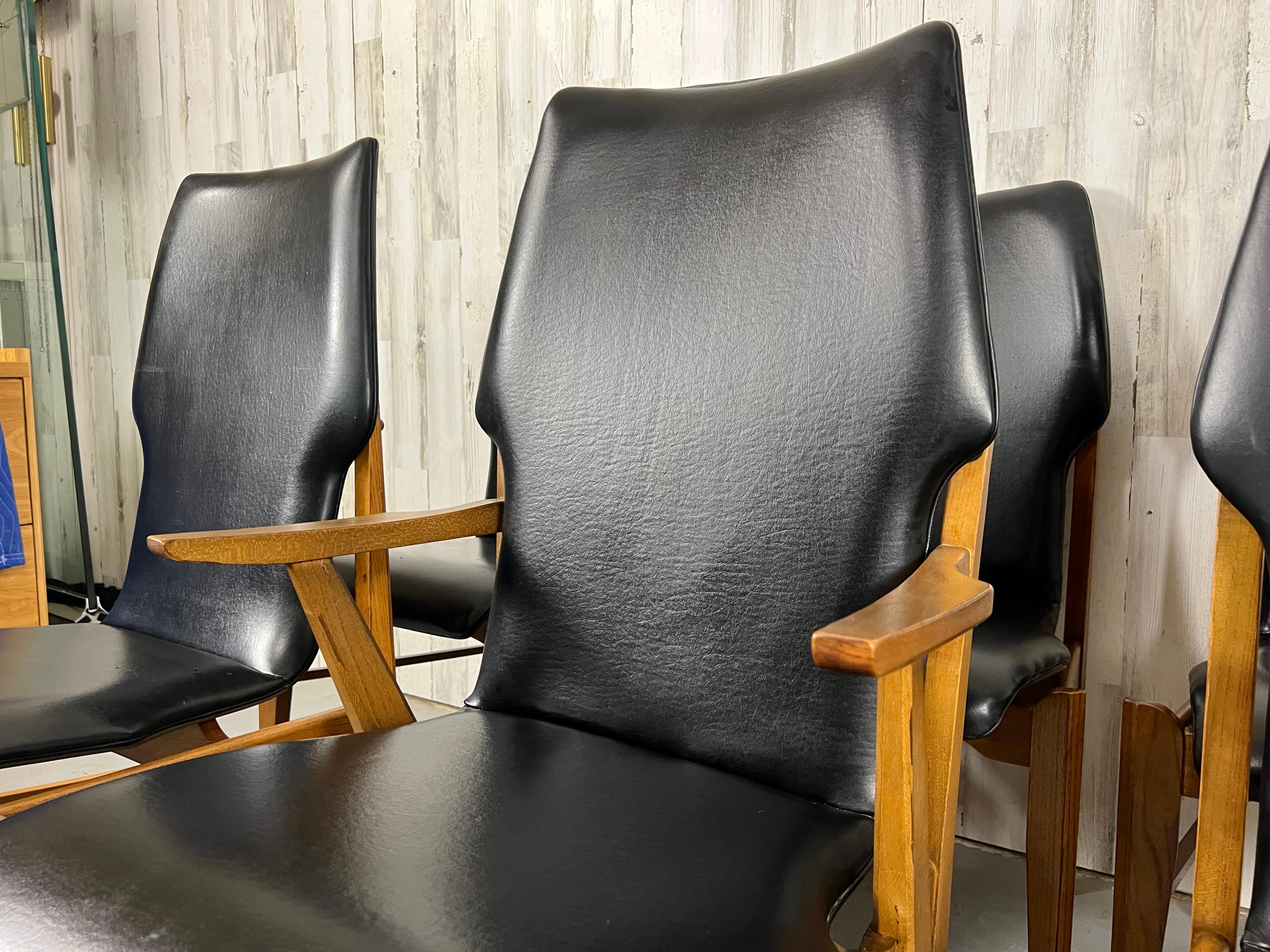 Sechs Bugholz-Esszimmerstühle aus Nussbaumholz  (20. Jahrhundert) im Angebot