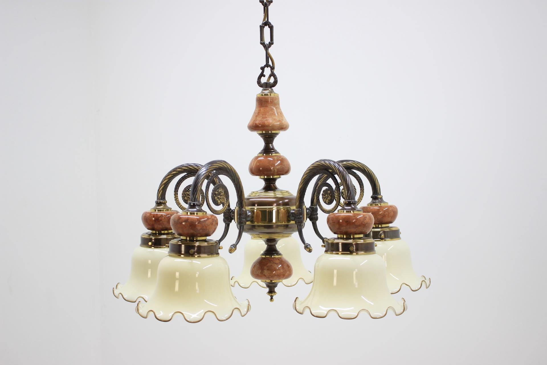 Cinque grandi lampadari in ottone e marmo, Germania, anni '80 in vendita 1