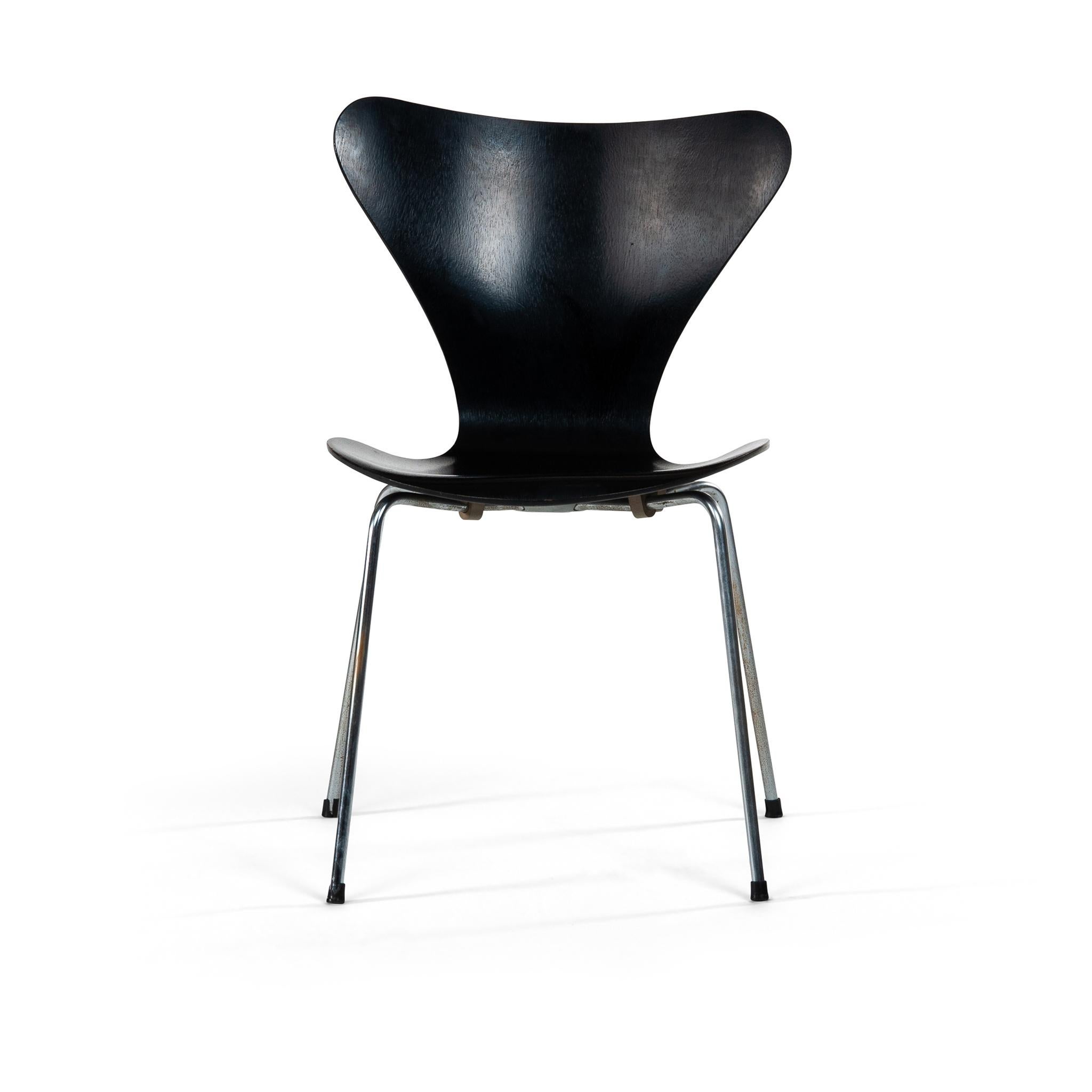 Scandinavian Modern Six Black Arne Jacobsen Dining chairs Mod. 3107 for Fritz Hansen Denmark 1964 For Sale