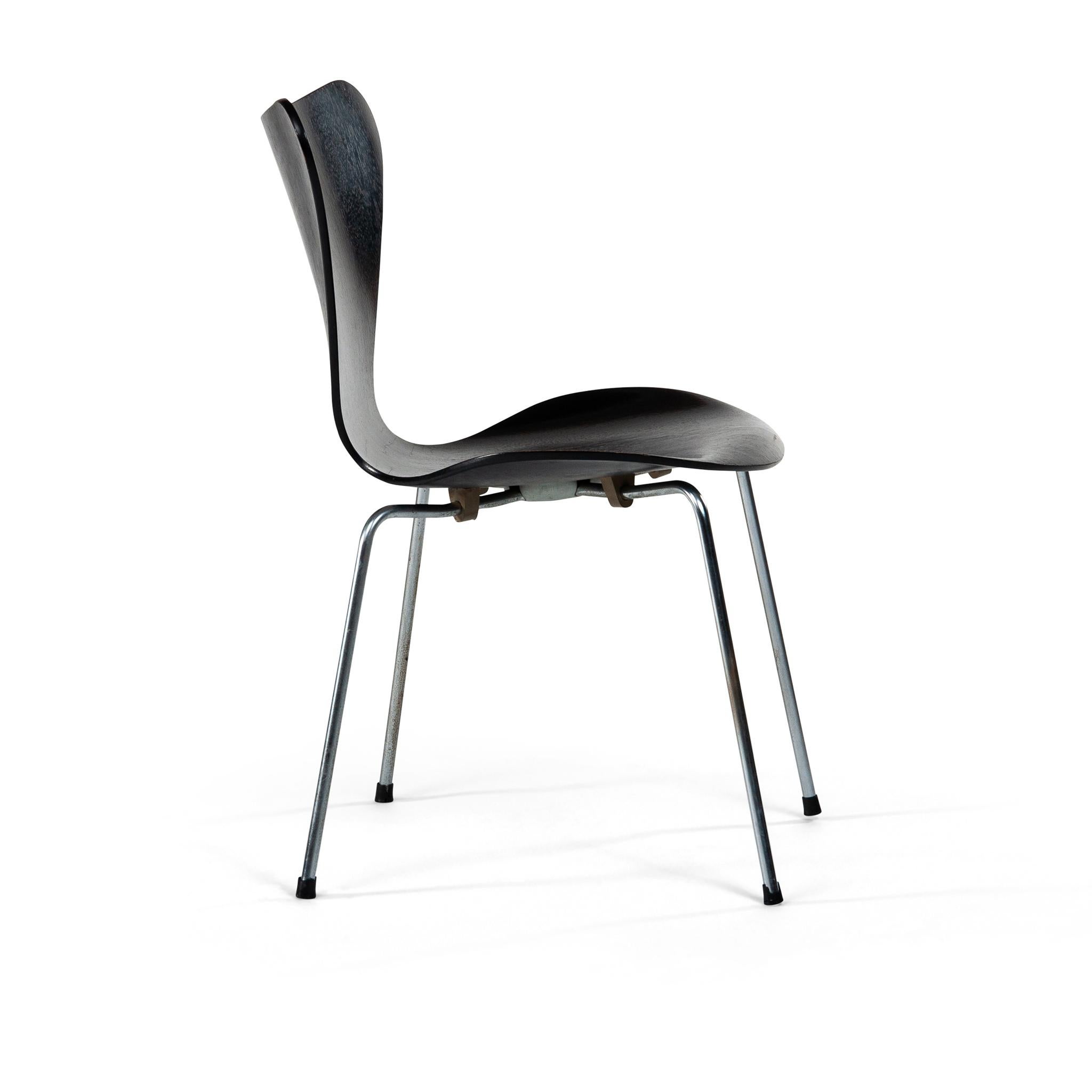 Lacquered Six Black Arne Jacobsen Dining chairs Mod. 3107 for Fritz Hansen Denmark 1964 For Sale