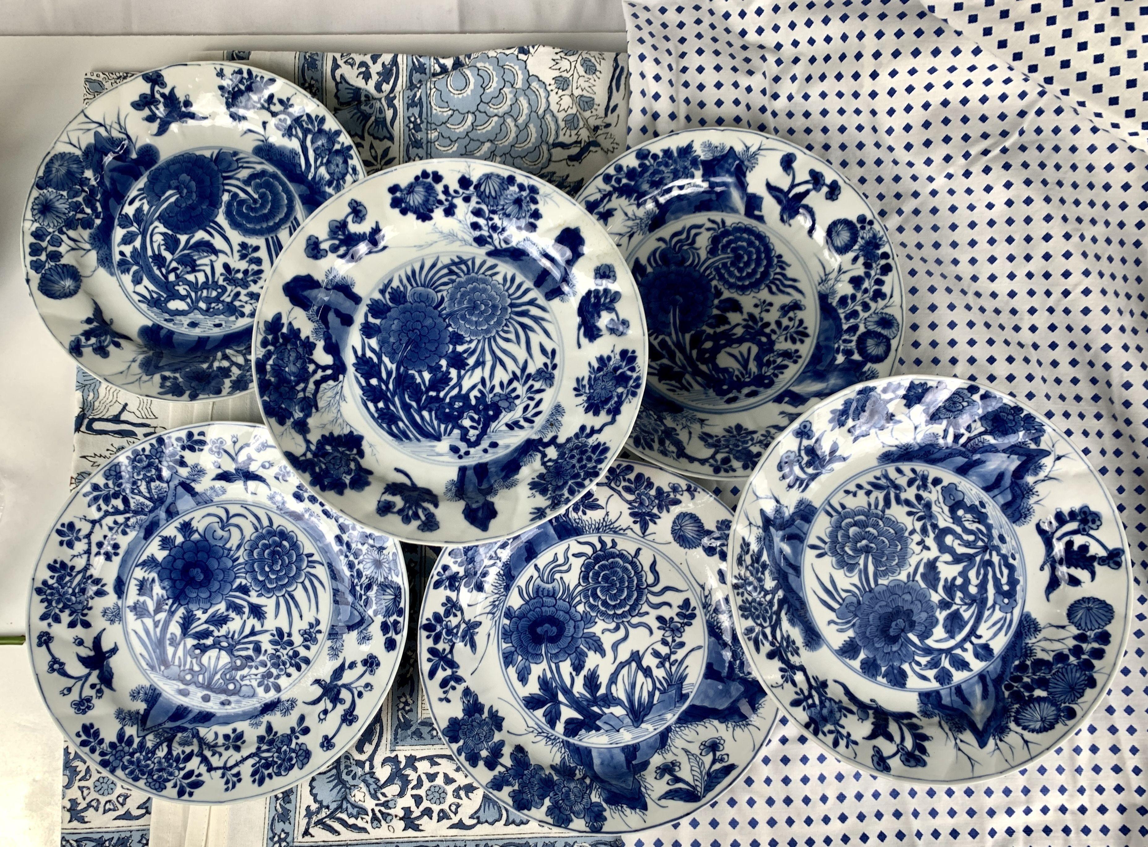 These six beautiful Chinese blue and white porcelain dishes were painted in the Kangxi era circa 1700.
Hand-painted using soft and dark cobalt blue, each dish is slightly different from the others in the set.
The decoration is exquisite!
At the