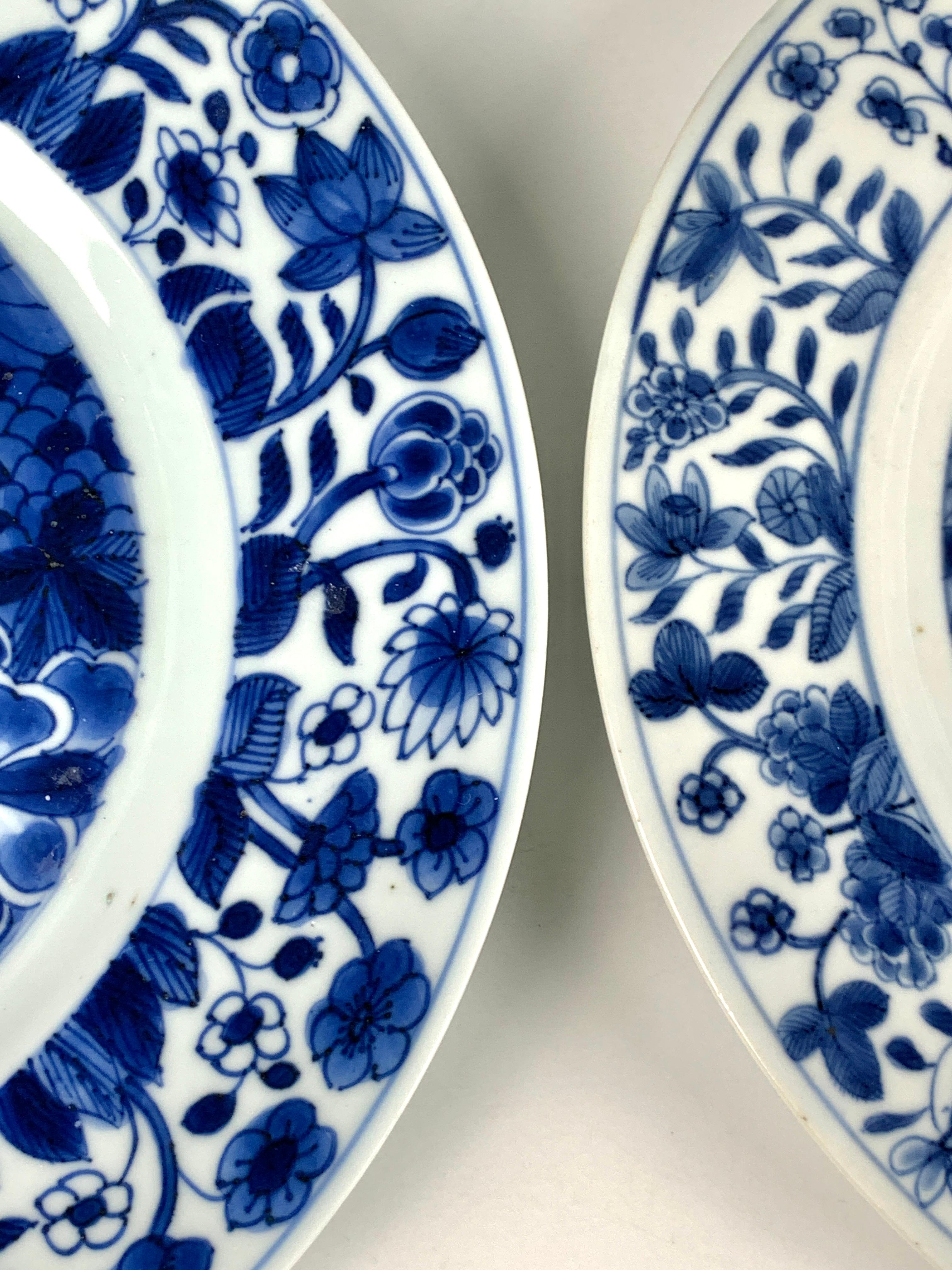 Sechs blau-weißes chinesisches Porzellan, handbemalt aus der Kangxi-Ära, um 1700 (Handbemalt) im Angebot