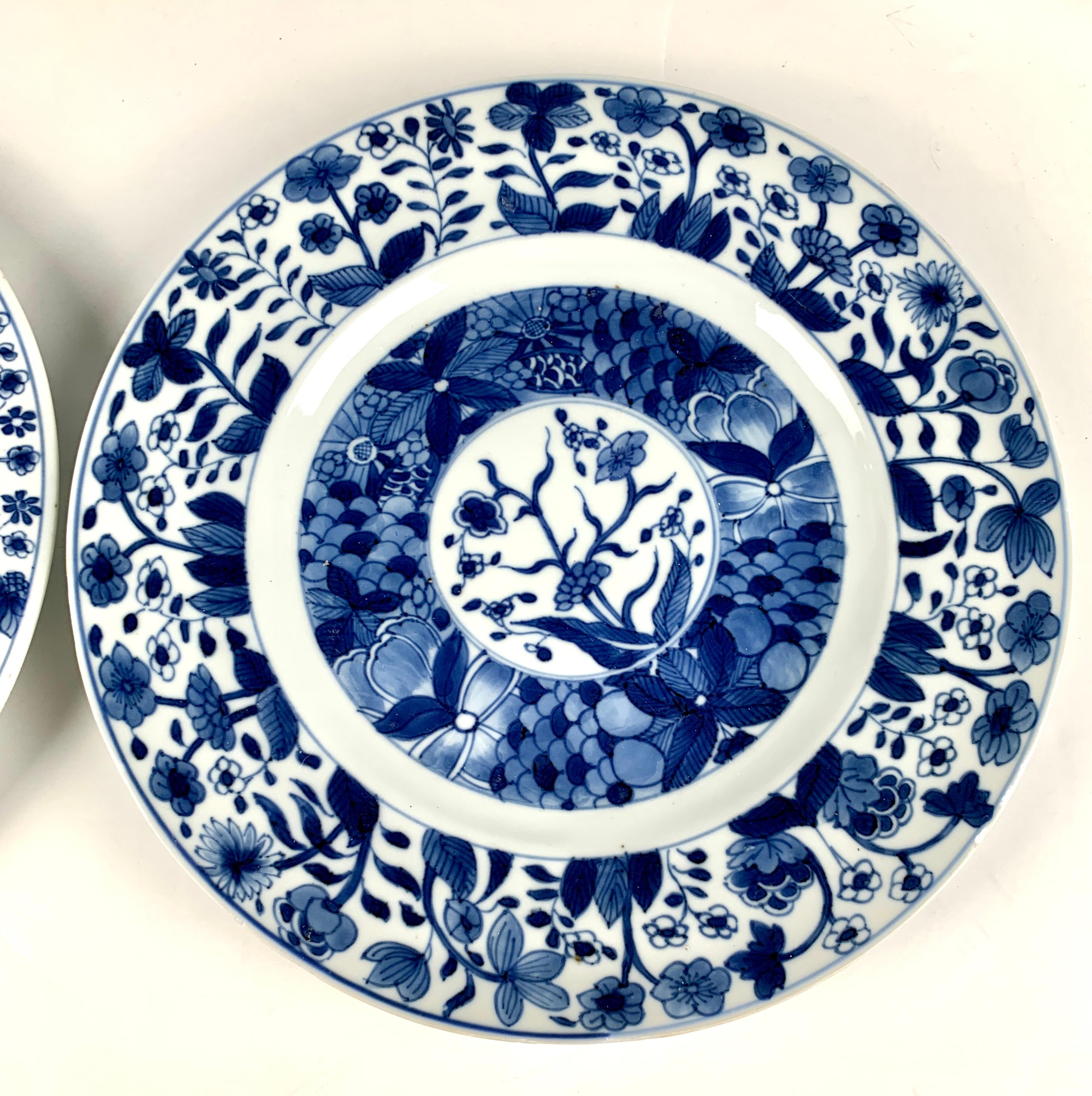 Six Blue and White Dishes Chinese Porcelain Hand Painted Kangxi Era, circa 1700 For Sale 1