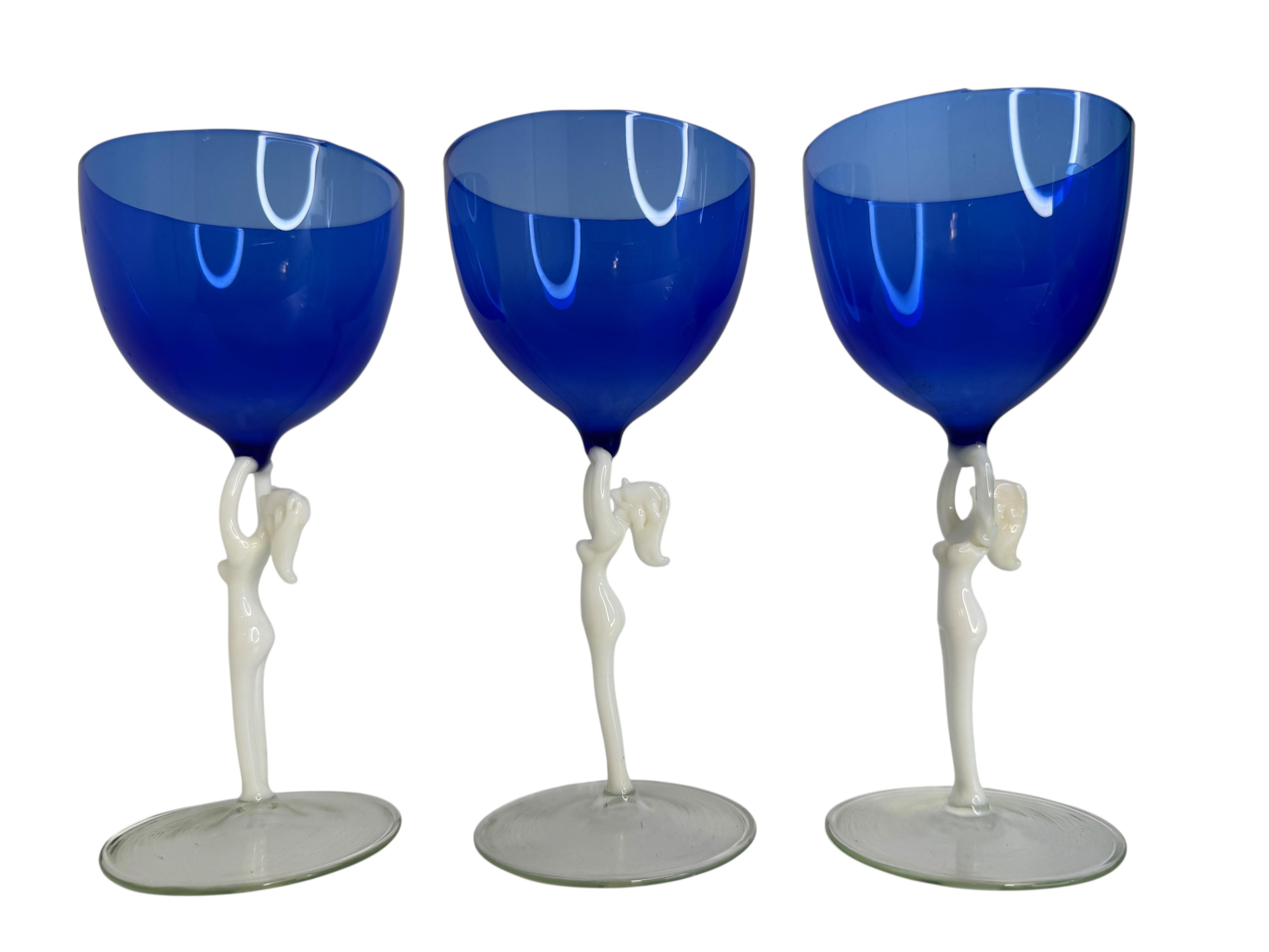 Six Blue Stemware Weinglas, Nude Lady Stem, Bimini Art Glass Vintage By Österreich (Art déco) im Angebot