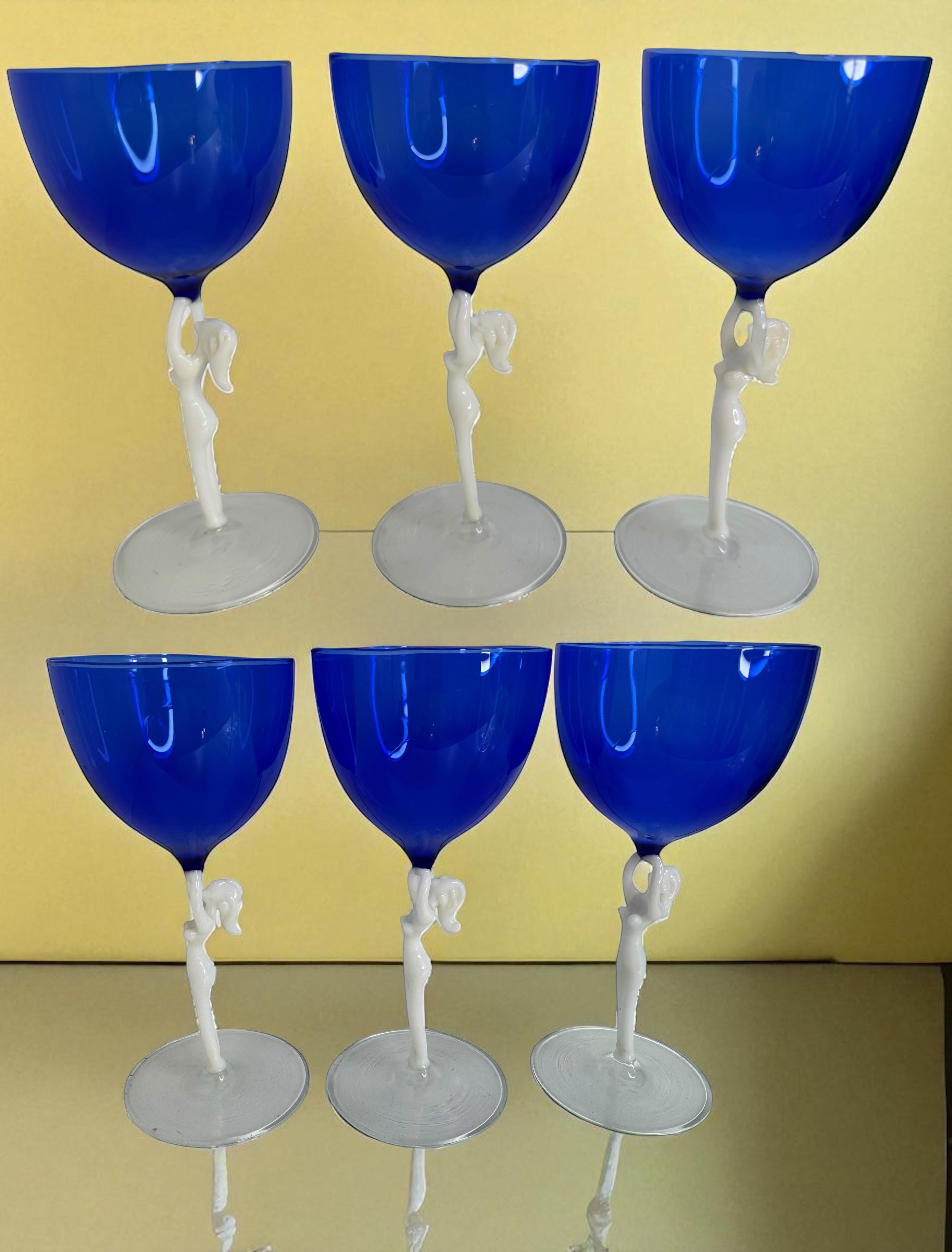 Six Blue Stemware Weinglas, Nude Lady Stem, Bimini Art Glass Vintage By Österreich (Geblasenes Glas) im Angebot