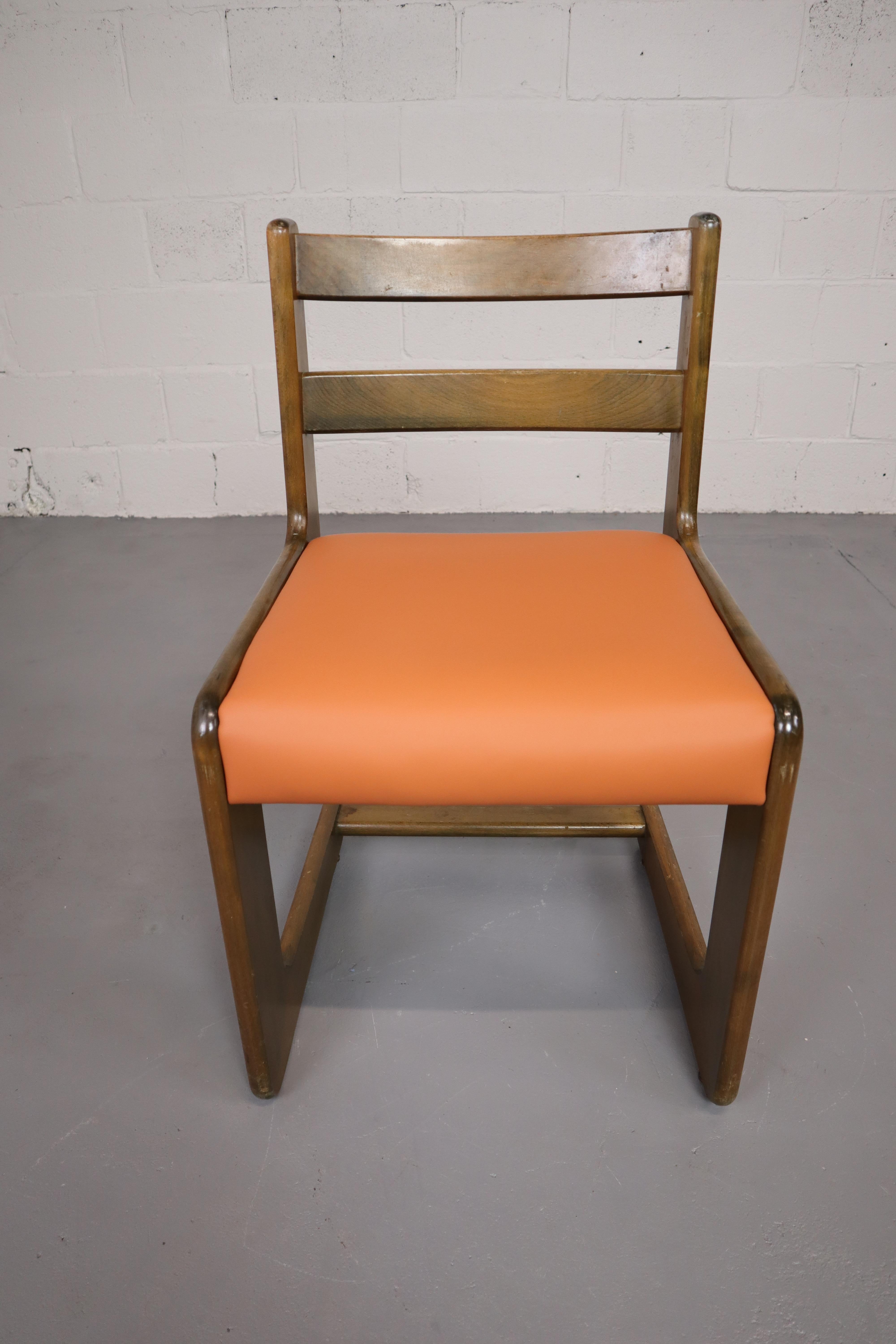 Allemand Six chaises cantilever de Casala en cuir et bois de hêtre, années 1970 en vente