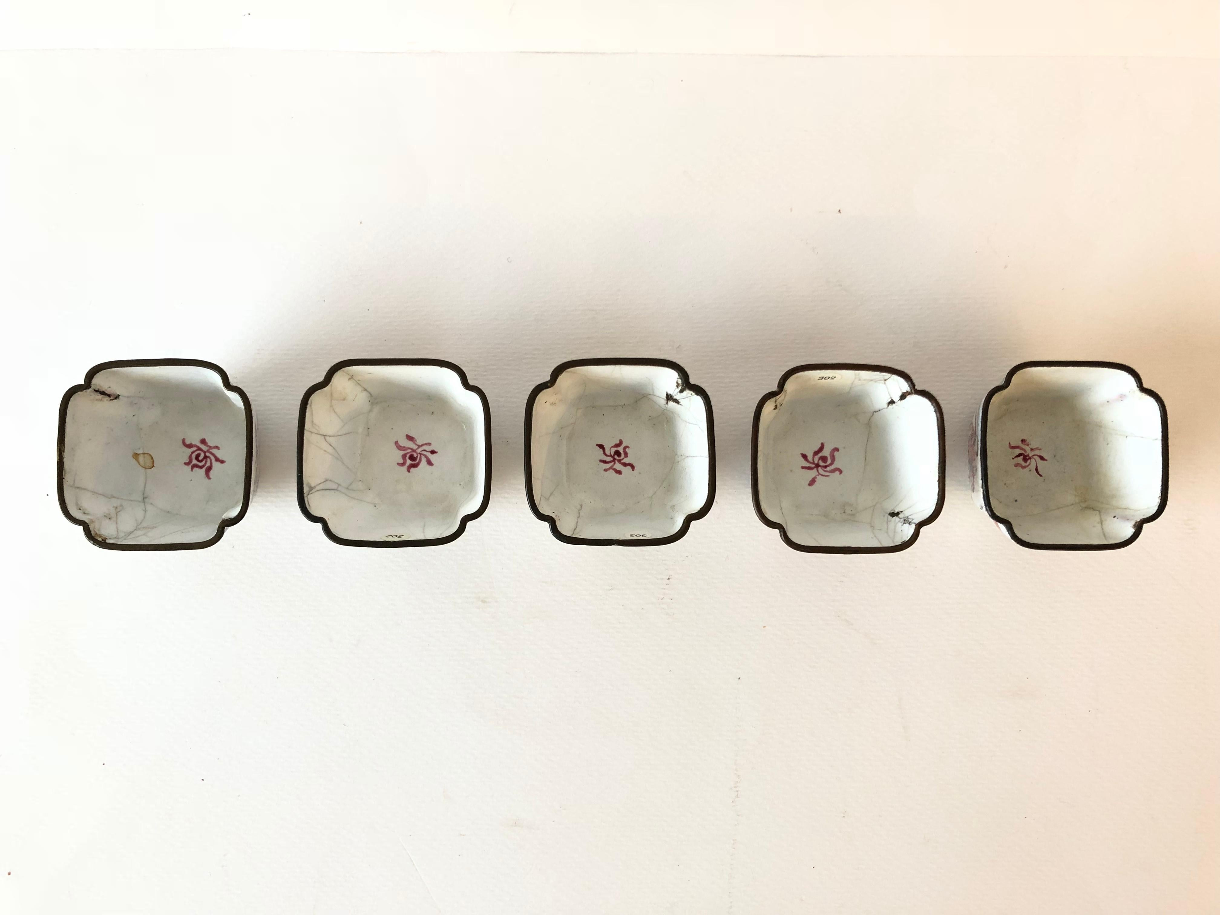 Six Canton Enamel Cup and Saucers In Good Condition In Hilversum, NL