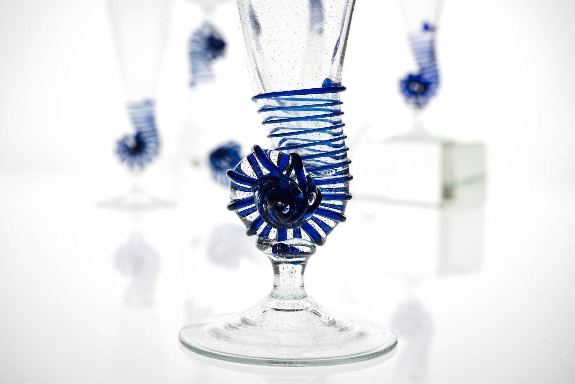 Mid-Century Modern Six Cenedese Nautilus Flutes Set, Cobalt accent and Pulegoso Murano Glass signed For Sale