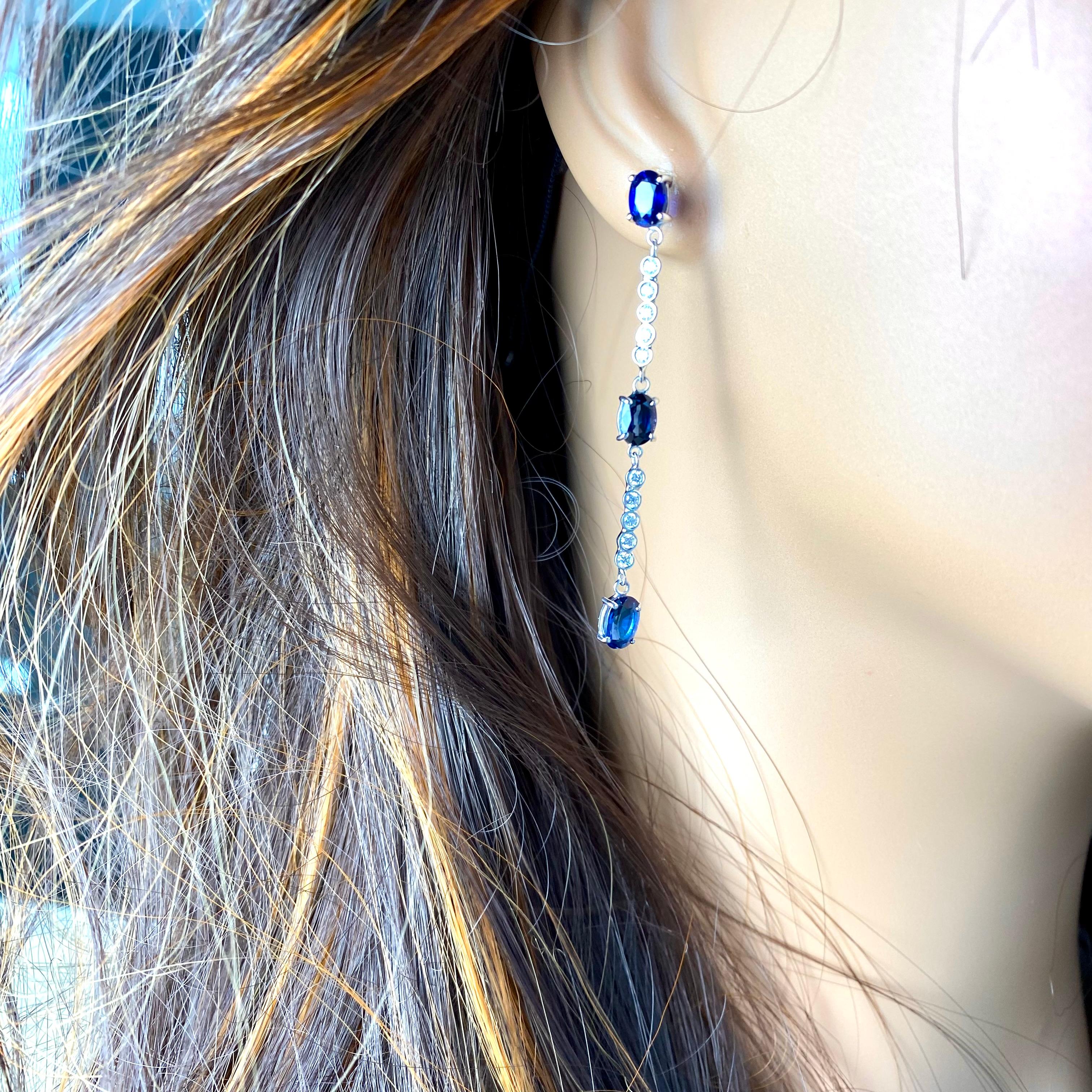 Boucles d'oreilles en or blanc avec six saphirs de Ceylan et un diamant de 6,60 carats Lariat de 2,25 pouces en vente 1