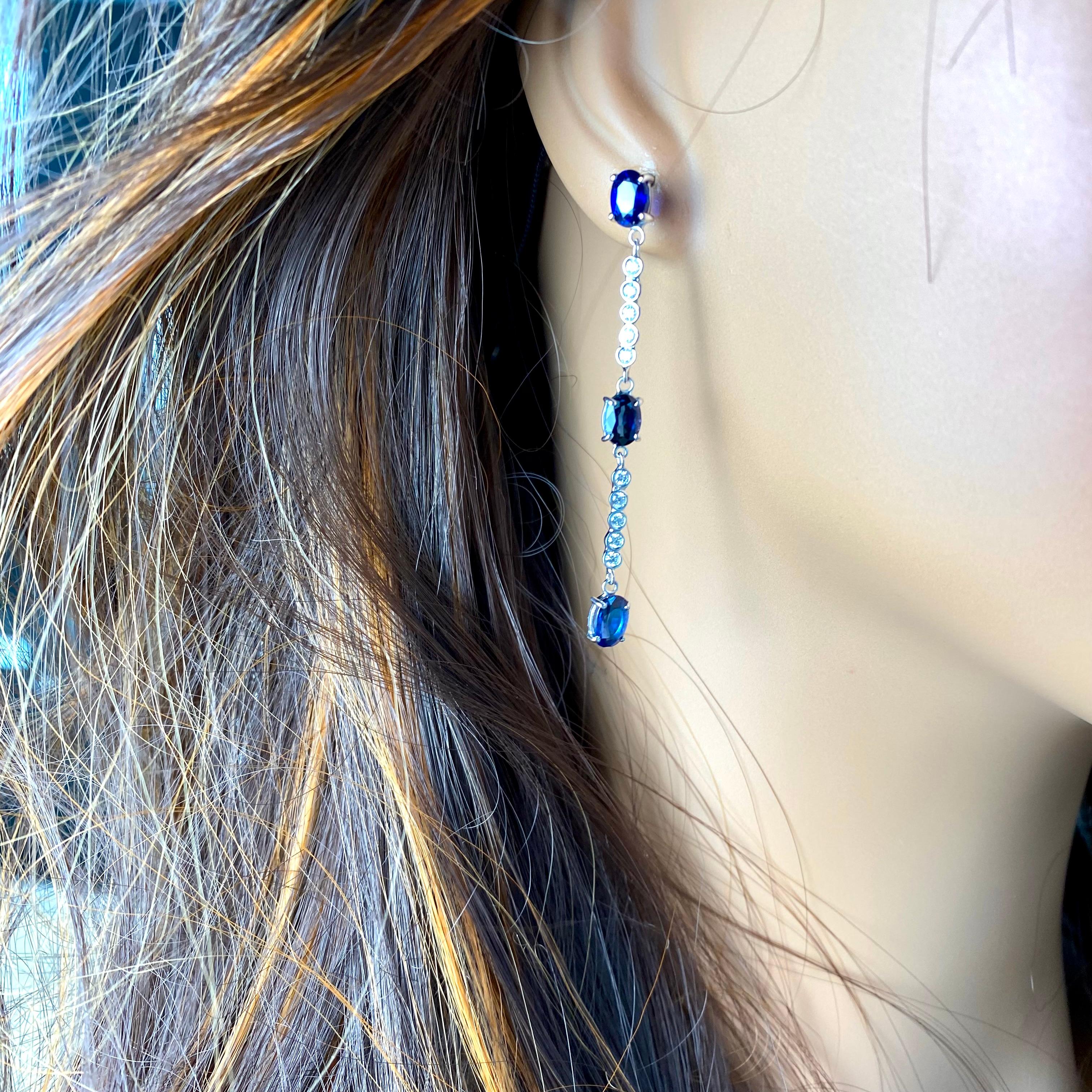 Boucles d'oreilles en or blanc avec six saphirs de Ceylan et un diamant de 6,60 carats Lariat de 2,25 pouces en vente 2