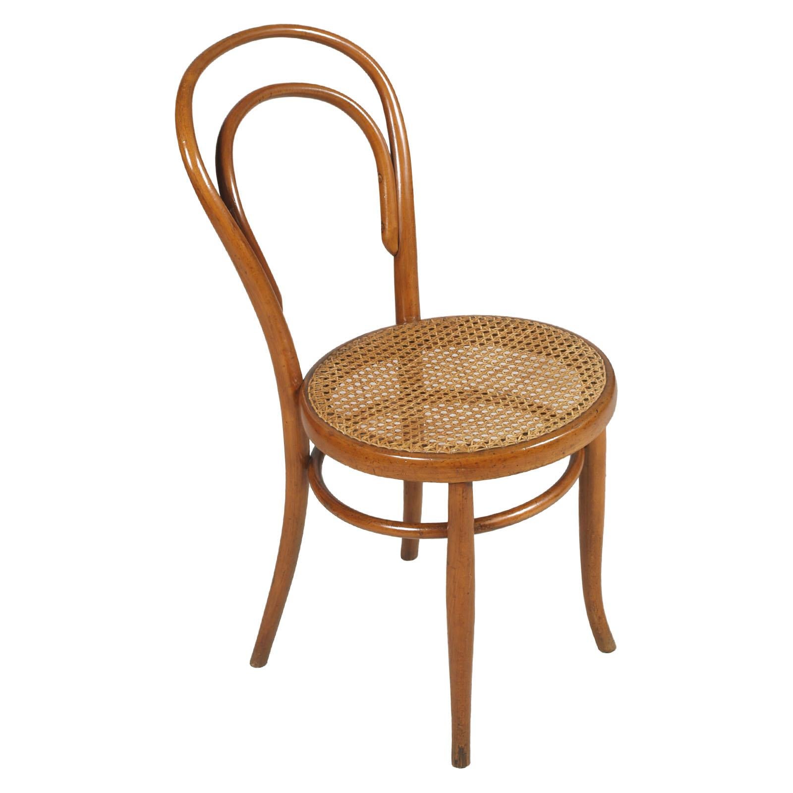 1930s set six chairs model 14 by Thonet, Vienna in bent beech, restored and wax polished
Measures cm: Height 47/92, diameter 42, D 54.
