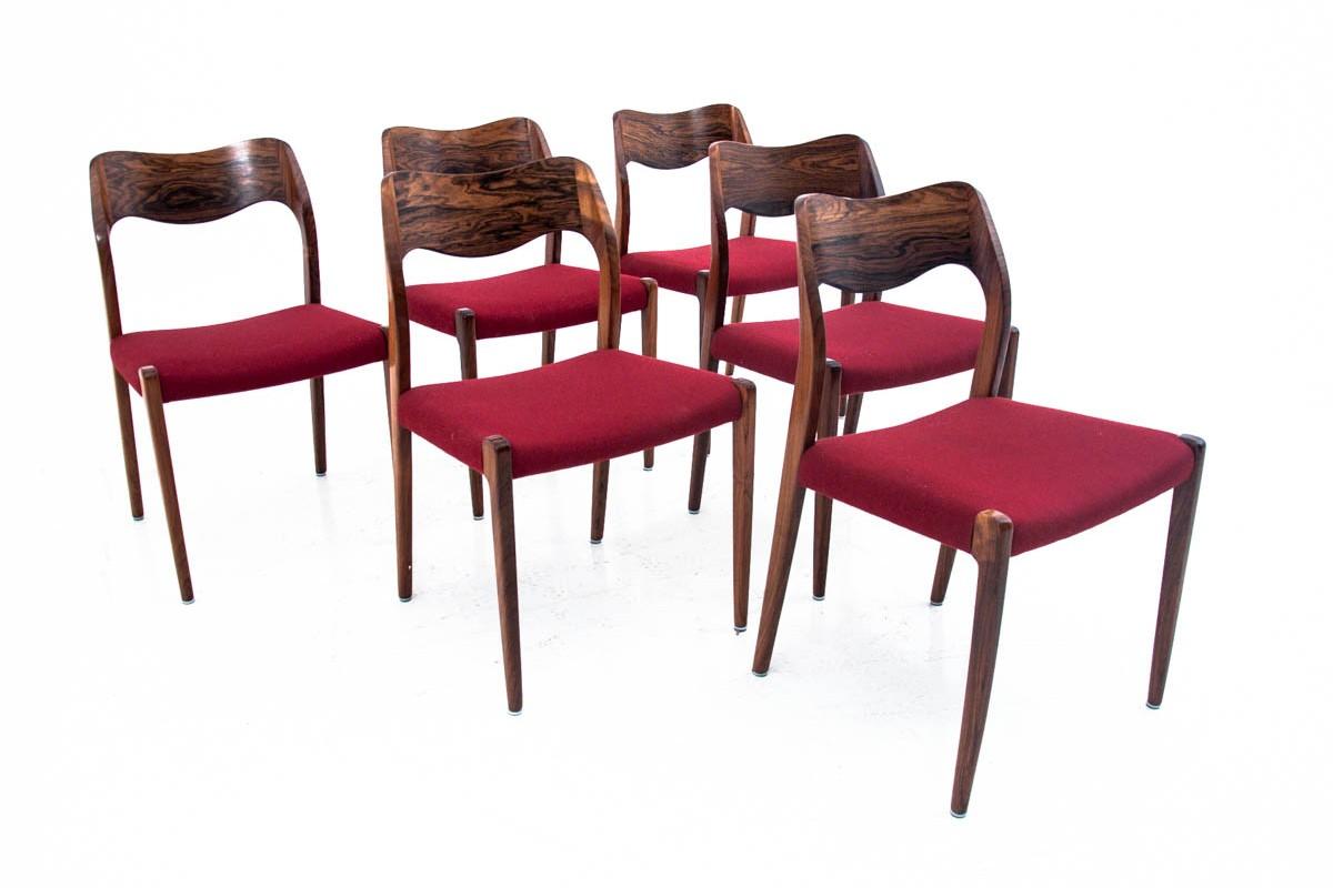 This set of six Danish dining chairs model no. 71 is made from solid rosewood and covered with red cotton preserved in very good original condition. The design is from 1951 by Niels Otto Møller. The solid rosewood shows a beautiful strong grain. All