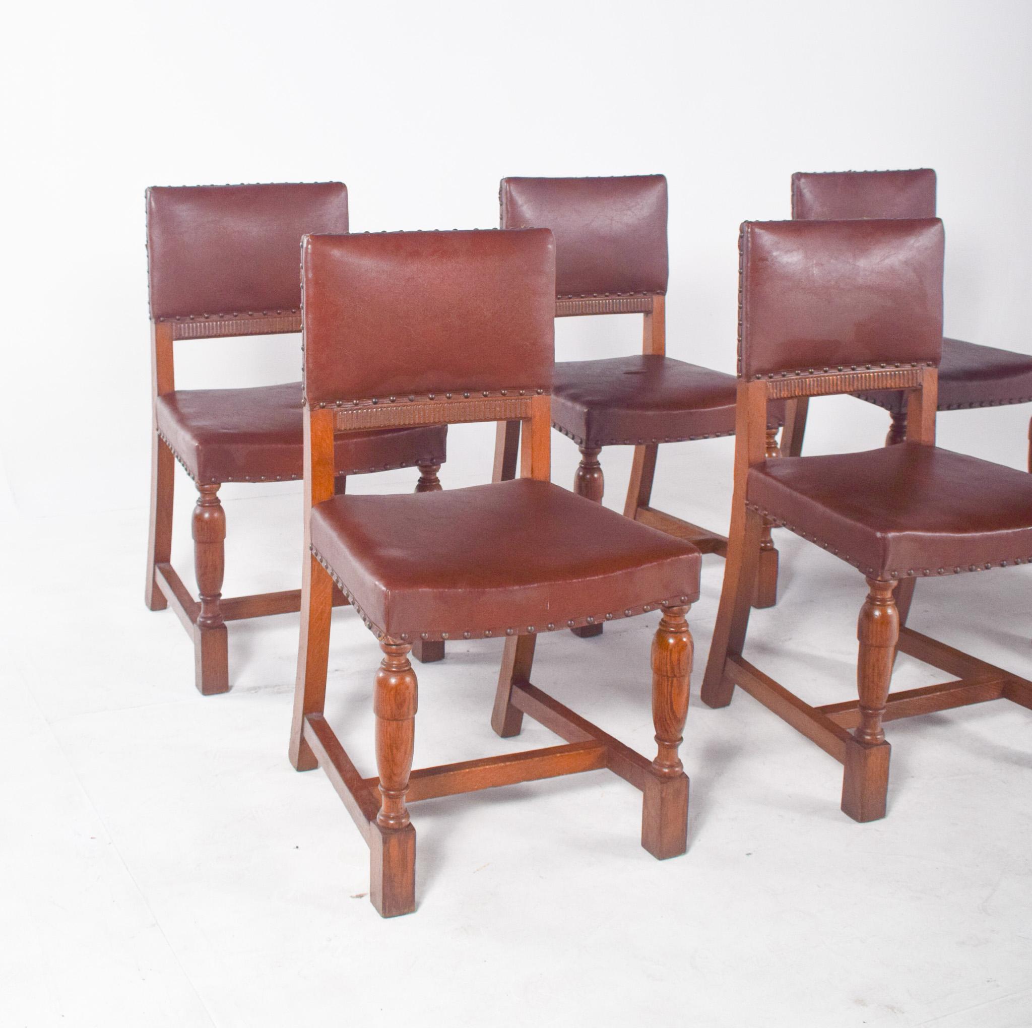 Autre Six chaises avec dossiers et sièges en cuir brun en vente