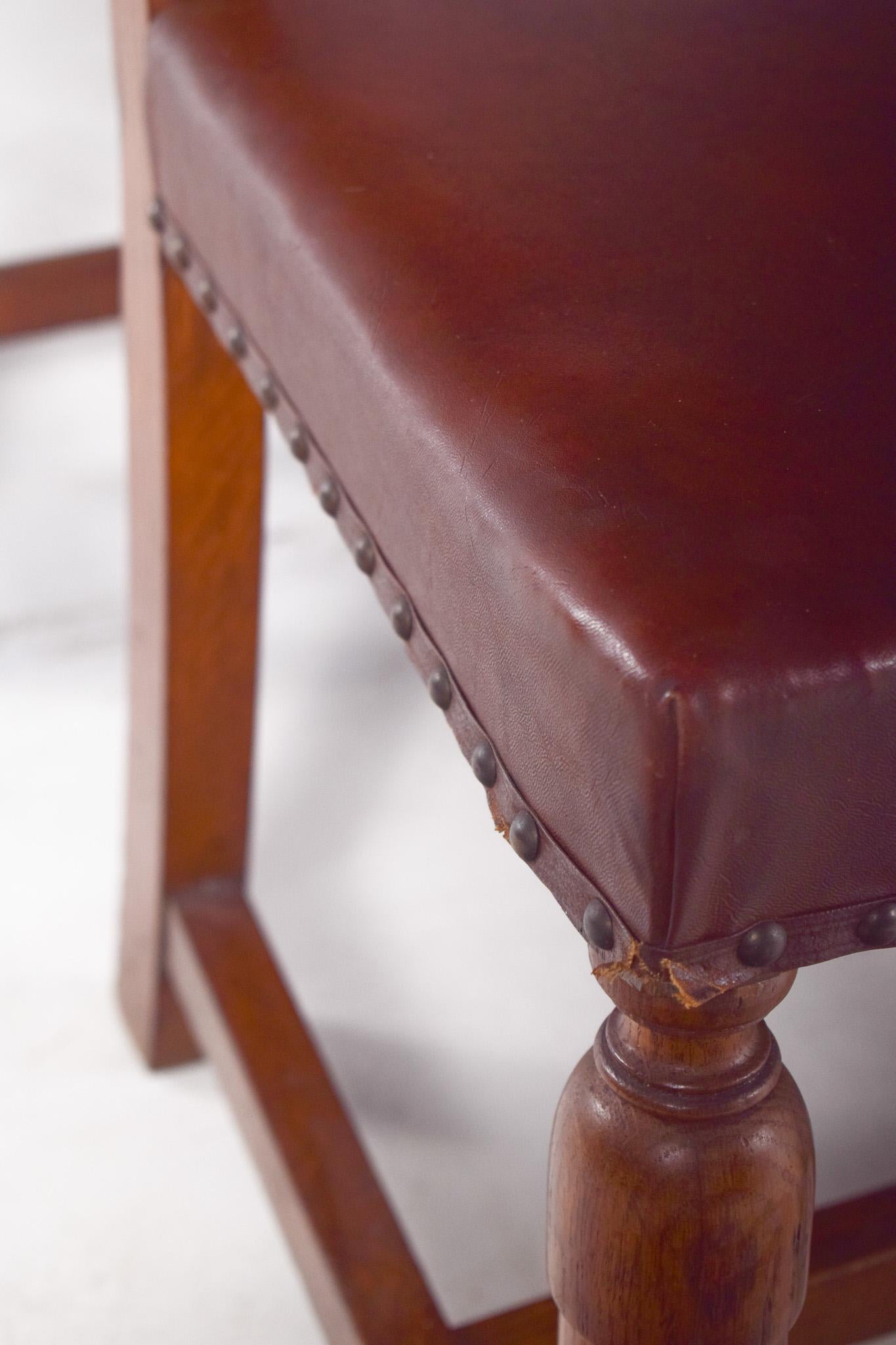 Six chaises avec dossiers et sièges en cuir brun en vente 1