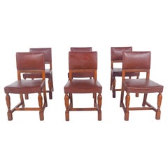 Six chaises avec dossiers et sièges en cuir brun