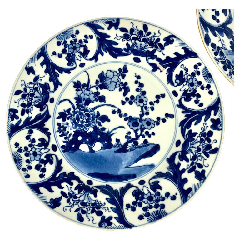 Six Chinese Blue and White Hand Painted Dishes Kangxi Era Made, circa, 1700 In Excellent Condition In Katonah, NY