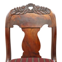 Six chaises de salle à manger Empire américaines classiques en noyer noir sculpté de feuillages c1840