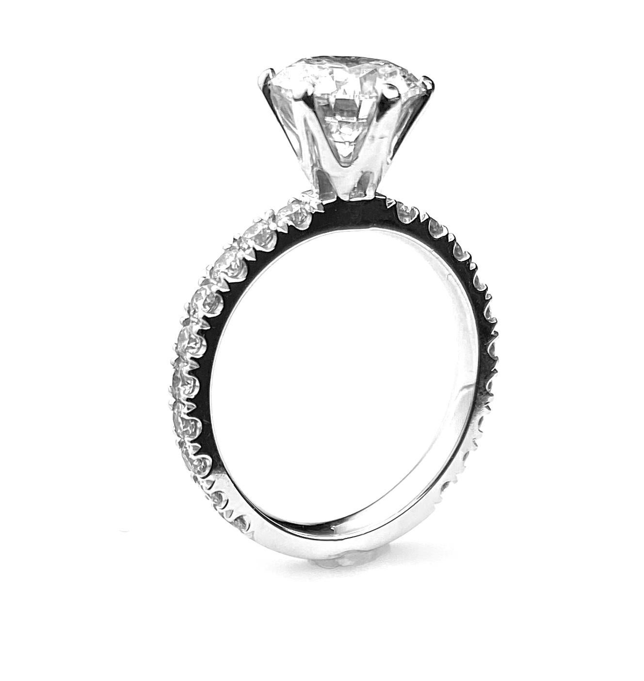 Contemporary Six-Claw Solitaire Round Cut Diamond Engagement Ring in White Gold For Sale