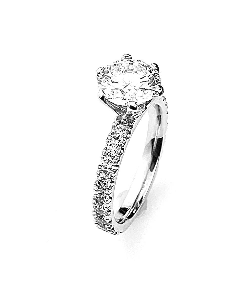 Six-Claw Solitaire Round Cut Diamond Engagement Ring in White Gold For Sale 1