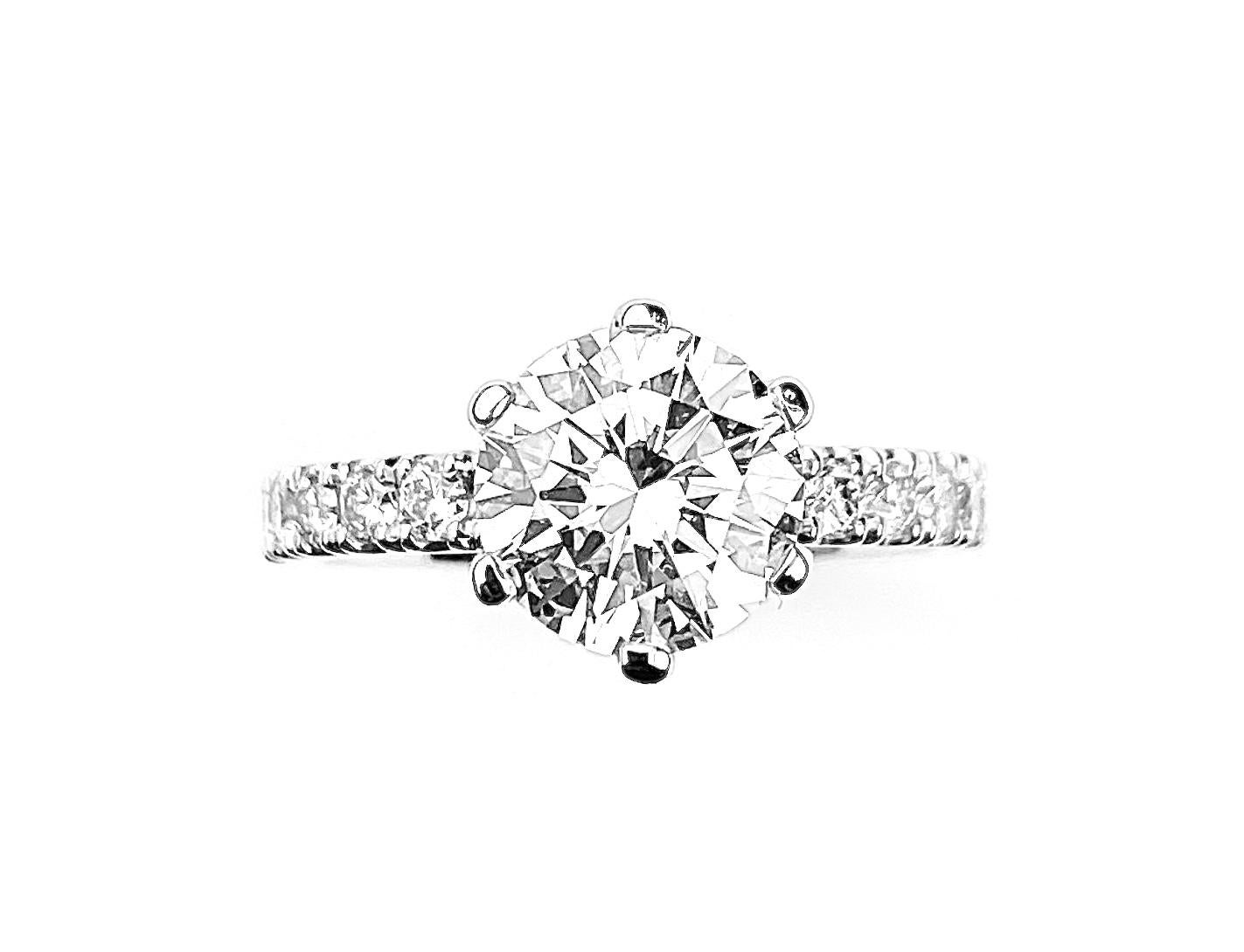 Six-Claw Solitaire Round Cut Diamond Engagement Ring in White Gold For Sale 2