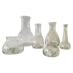 Seis jarrones transparentes de Orrefors diseñados por Olle Alberius