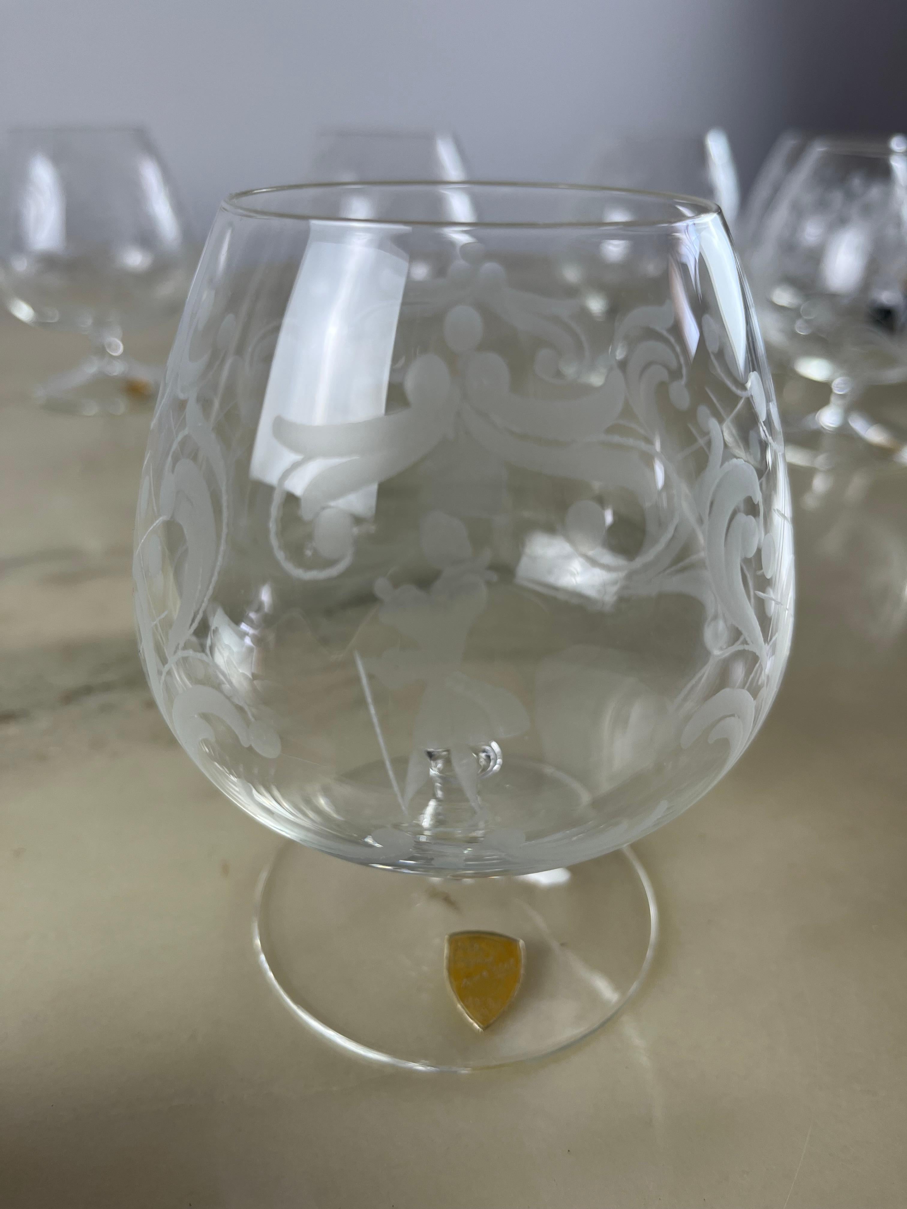 Sechs cognacfarbene Gläser aus handgraviertem Kristall, Venedig, 1960er Jahre im Angebot 5