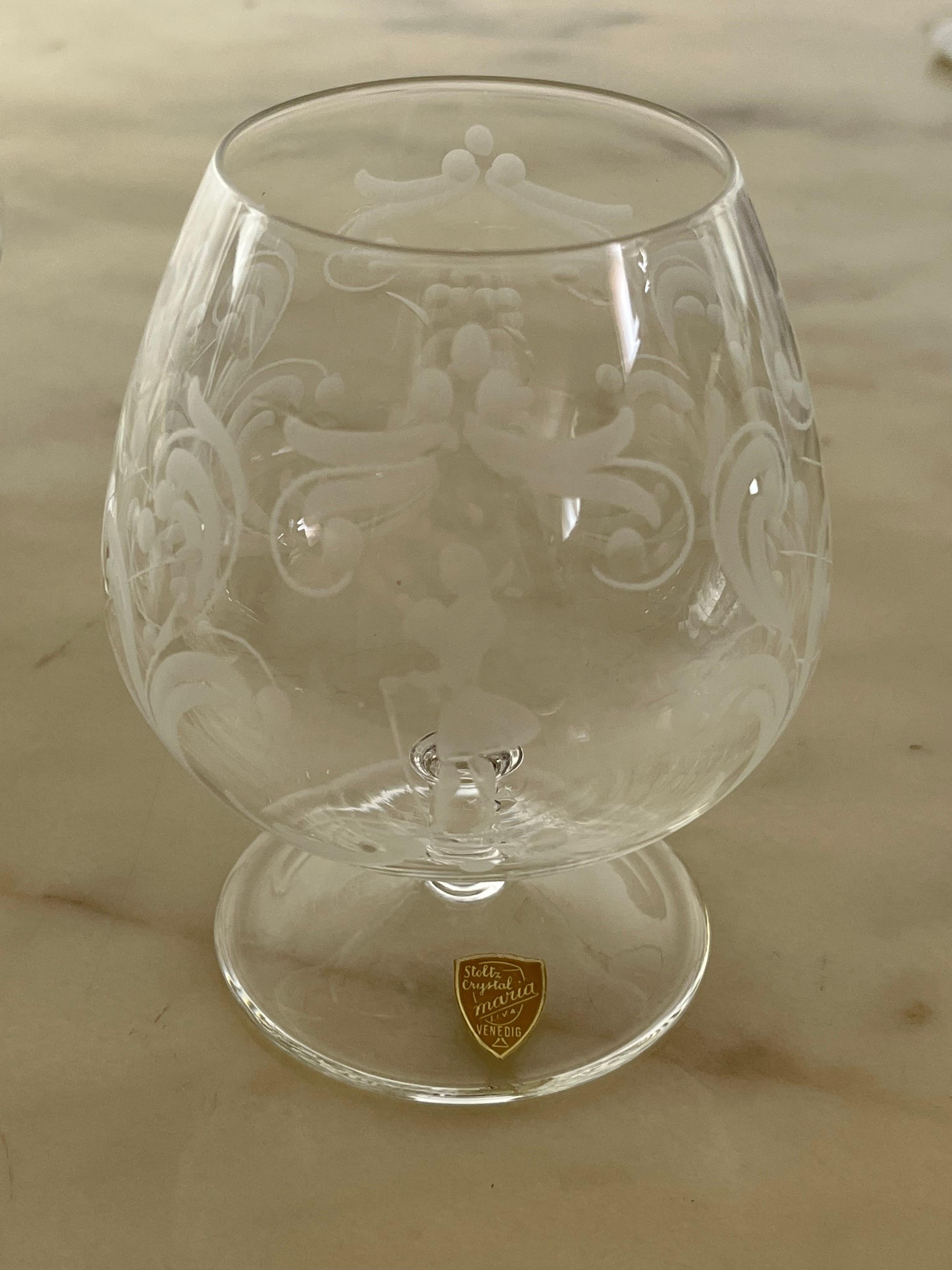 Sechs cognacfarbene Gläser aus handgraviertem Kristall, Venedig, 1960er Jahre (Sonstiges) im Angebot