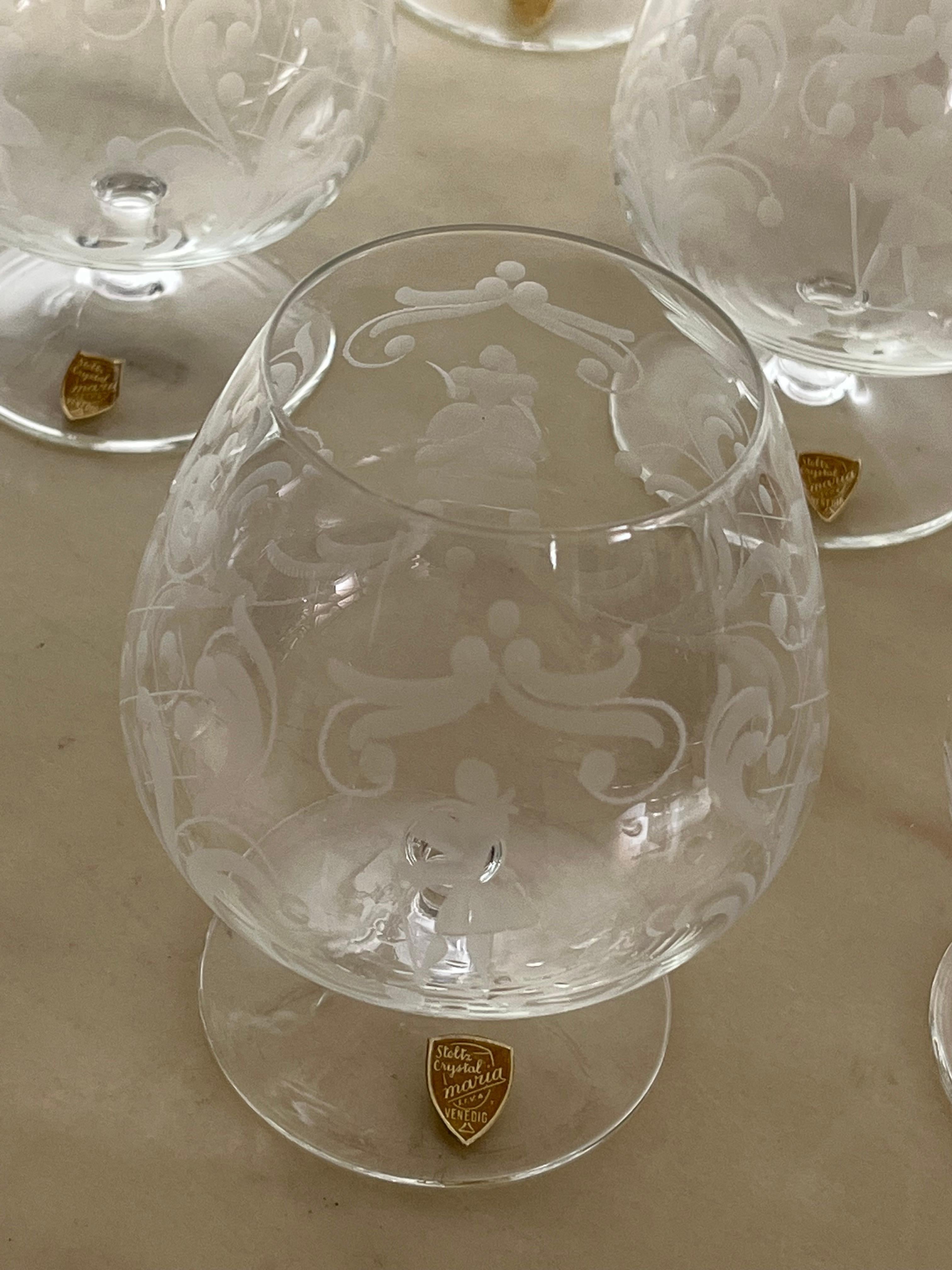 Sechs cognacfarbene Gläser aus handgraviertem Kristall, Venedig, 1960er Jahre im Angebot 1