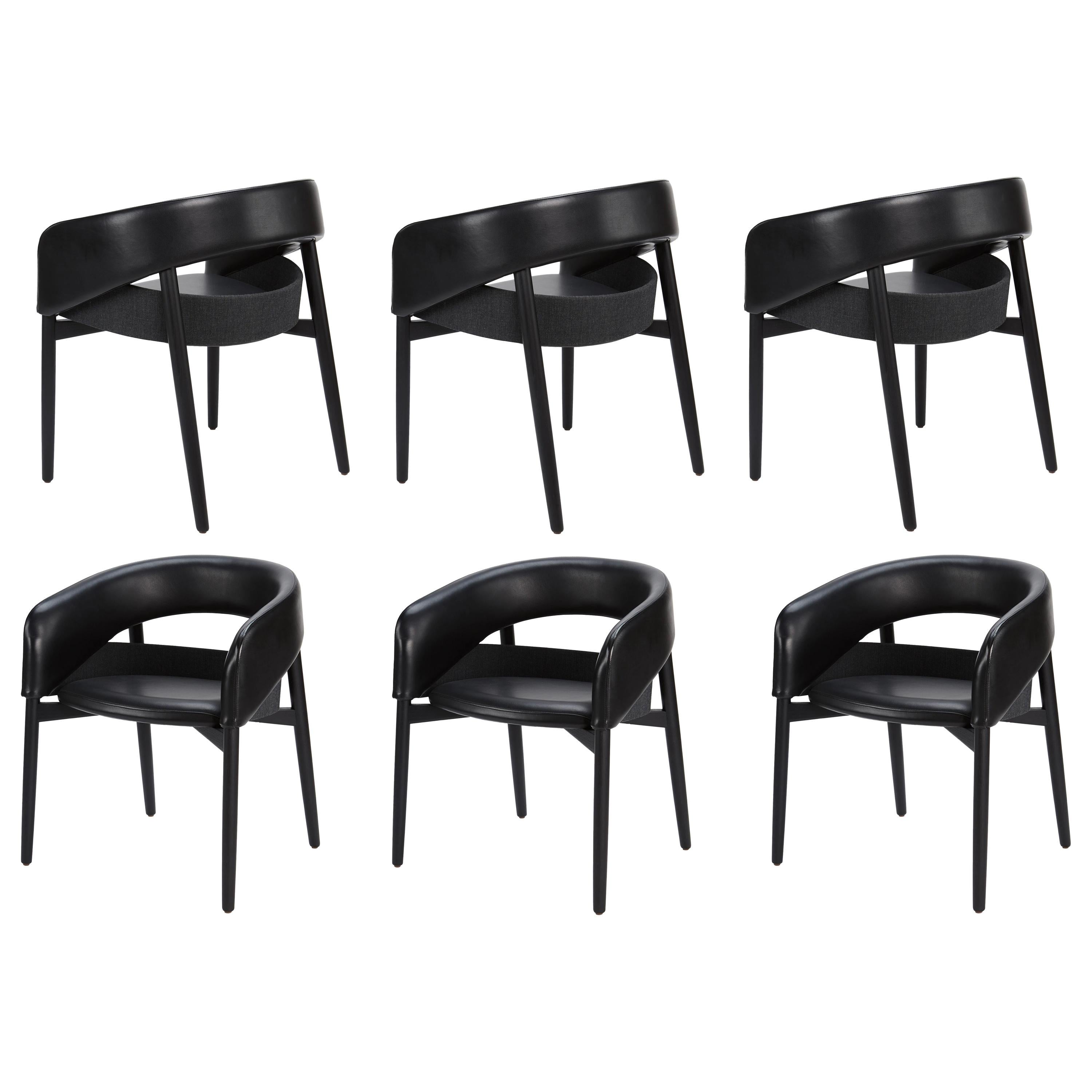 Sechs zeitgenössische Esszimmerstühle, schwarzer Lack/Leder