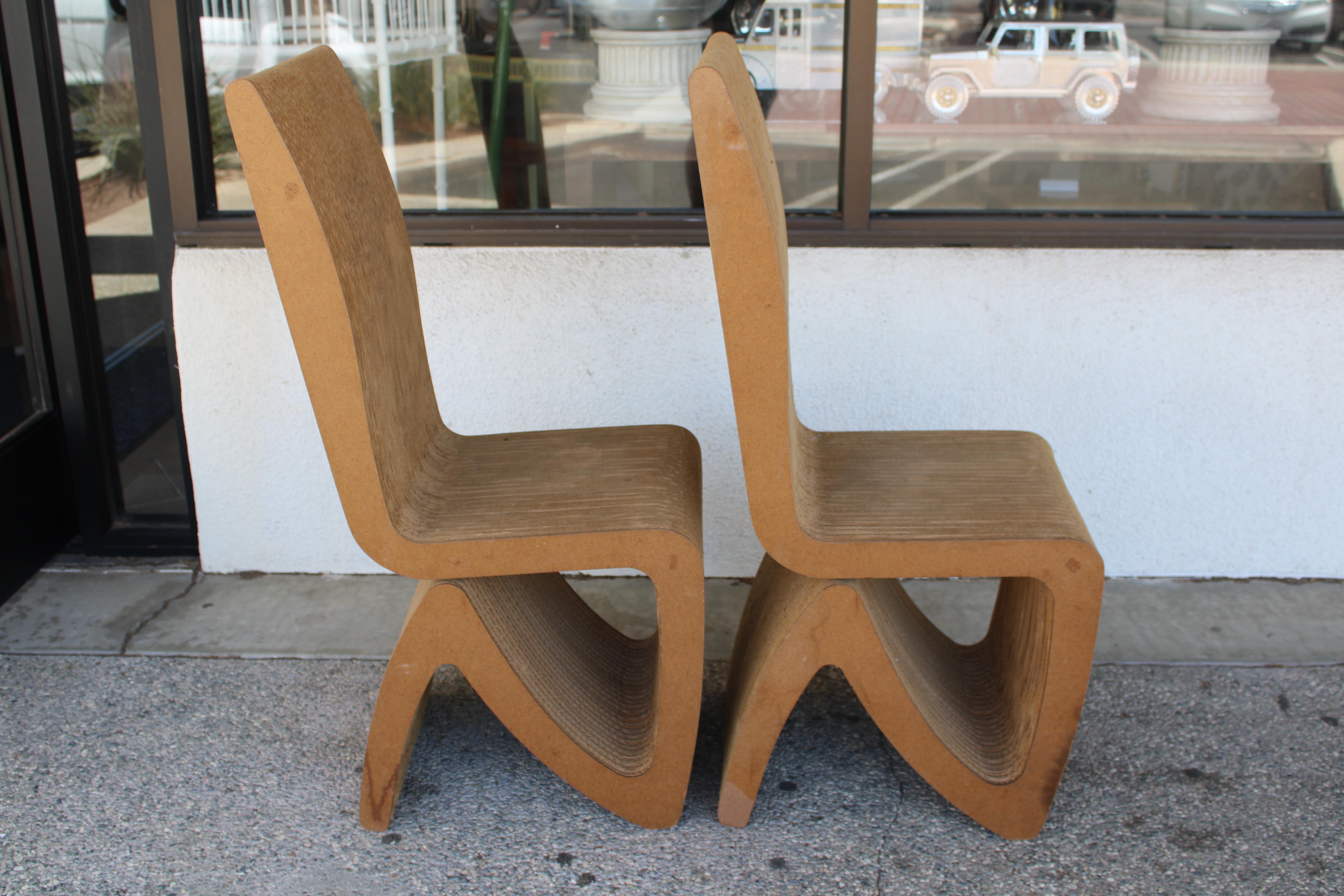 Six Corrugated Chairs Attributed to Frank Gehry In Good Condition For Sale In Palm Springs, CA