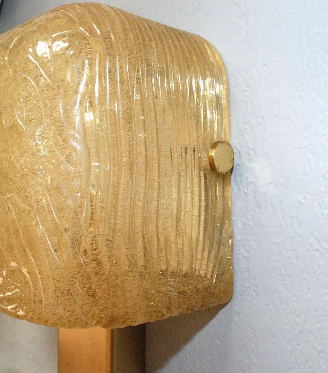 Vintage Modernist wall light with textured resin and painted metal by Aqua Signal / Made in Germany circa 1960s
1 light / E26 or E27 type / max 60W
Measures: Height 10.5 inches / width 12.5 inches / depth 5 inches
6 in stock in Palm Springs