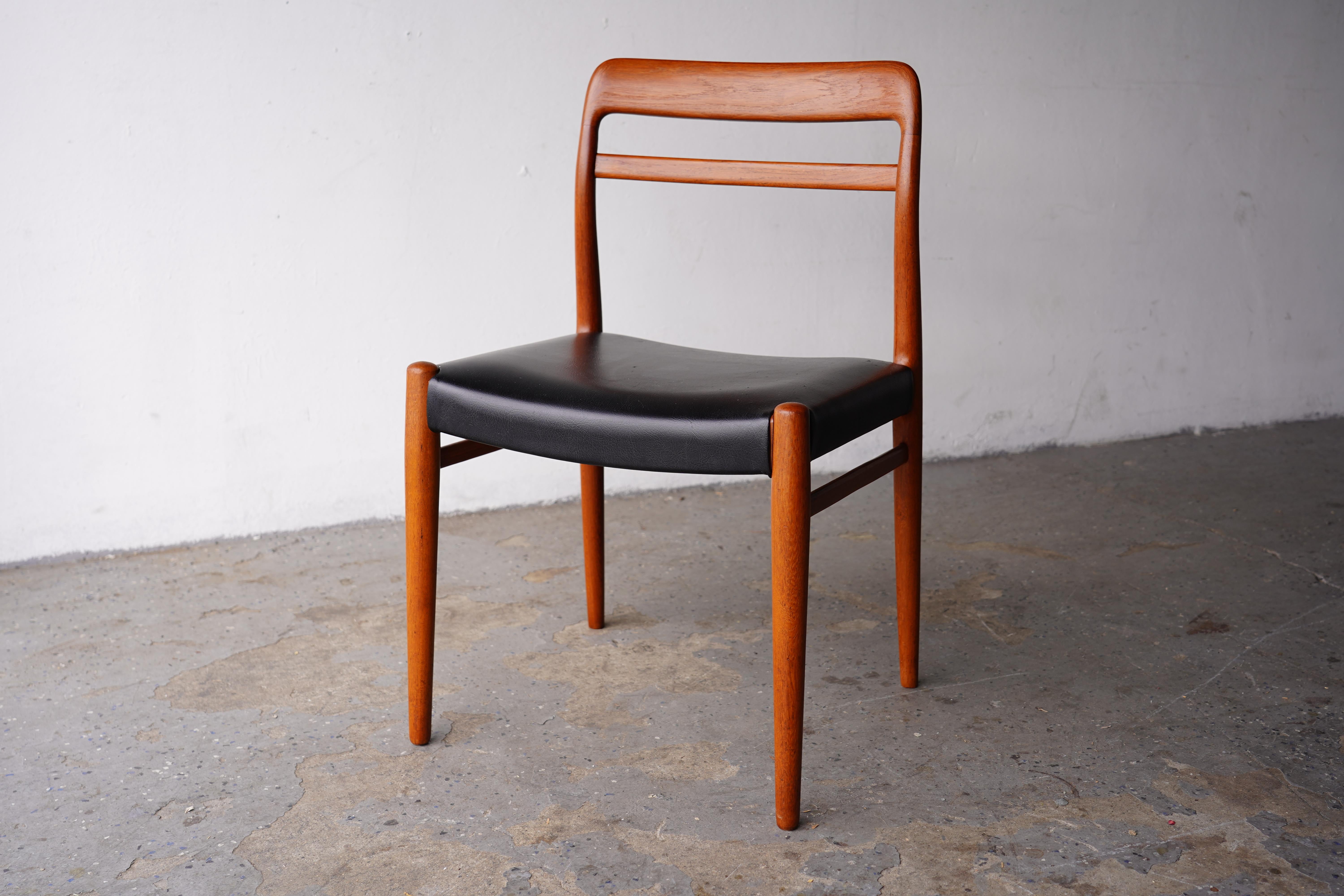 Six Danish Mid-Century Modern Teak Dining Chairs by Gustav Bahus Alf Aarseth (Norwegisch) im Angebot