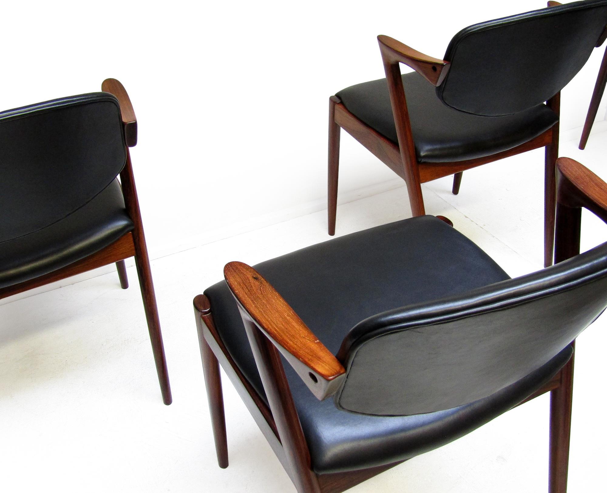 Seis sillas de comedor danesas modelo 42 de palisandro por Kai Kristiansen - Retapizadas en venta 6