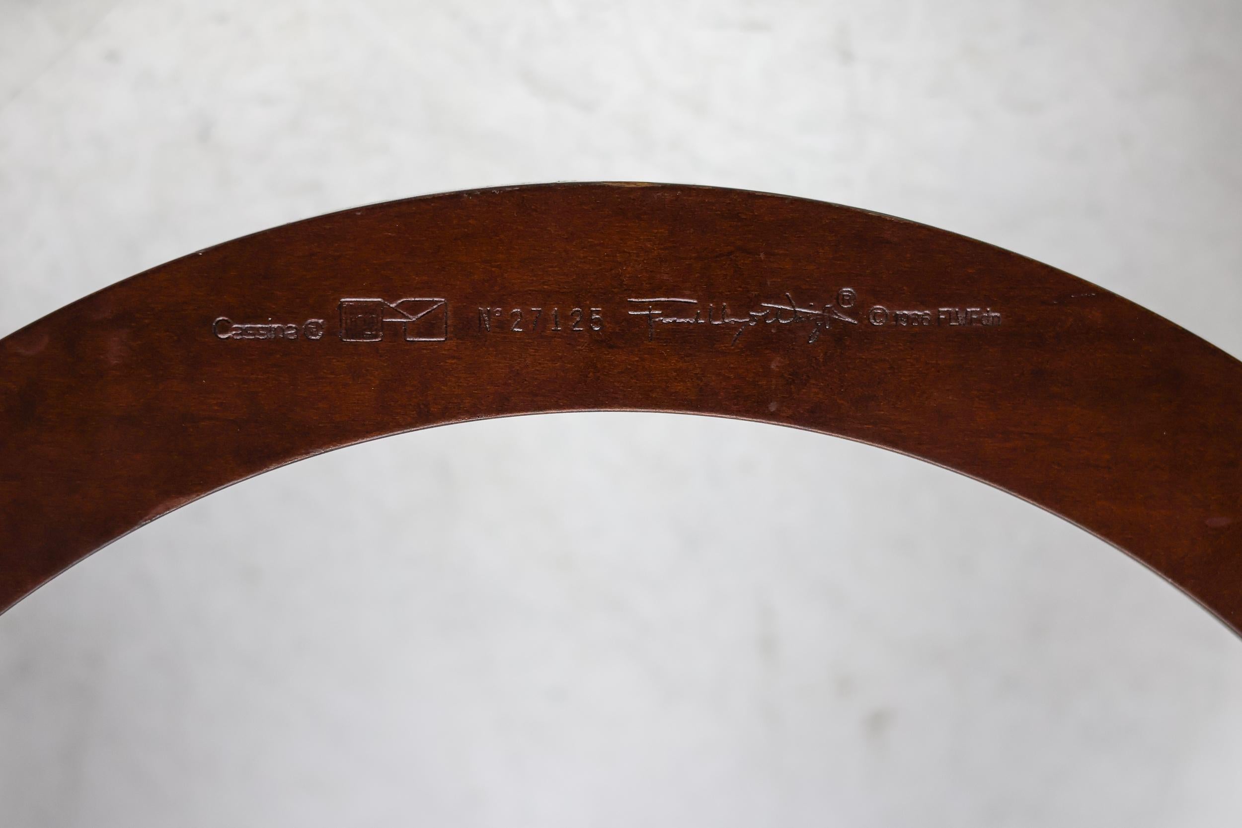 Sei sedie a botte in ciliegio scuro Cassina di Frank Lloyd Wright, stile metà del secolo scorso. in vendita 4
