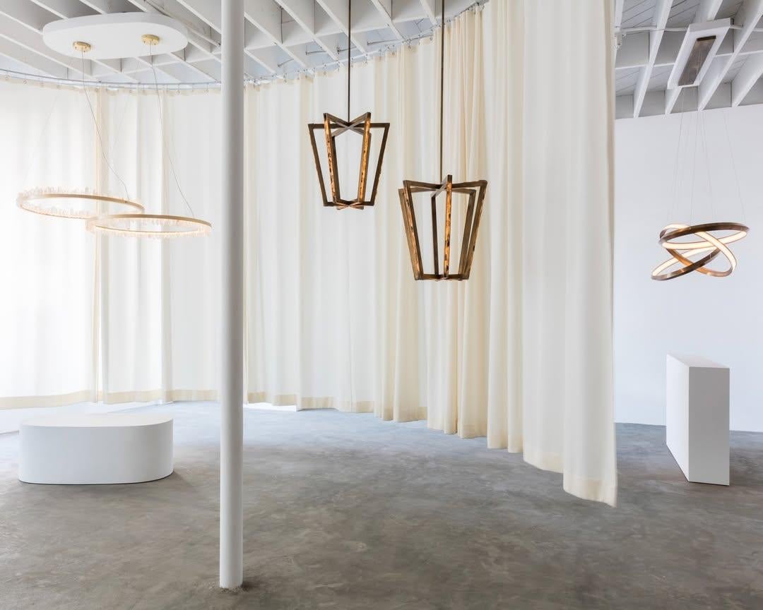 Lampada a sospensione in ottone dorato a sei dimensioni di forma geometrica di Christopher Boots In condizioni Nuovo in vendita a Geneve, CH