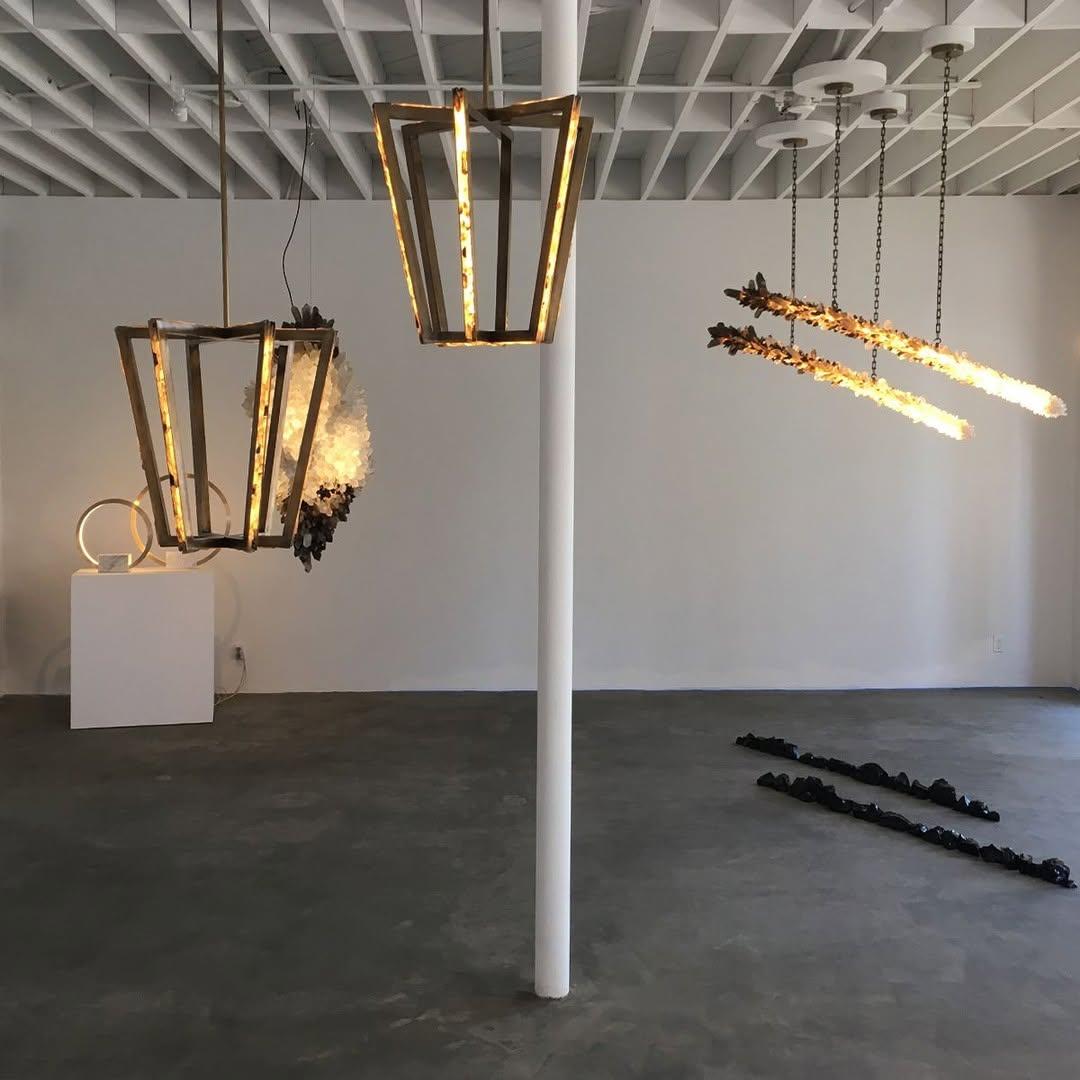 Lampada a sospensione in ottone dorato a sei dimensioni di forma geometrica di Christopher Boots in vendita 1