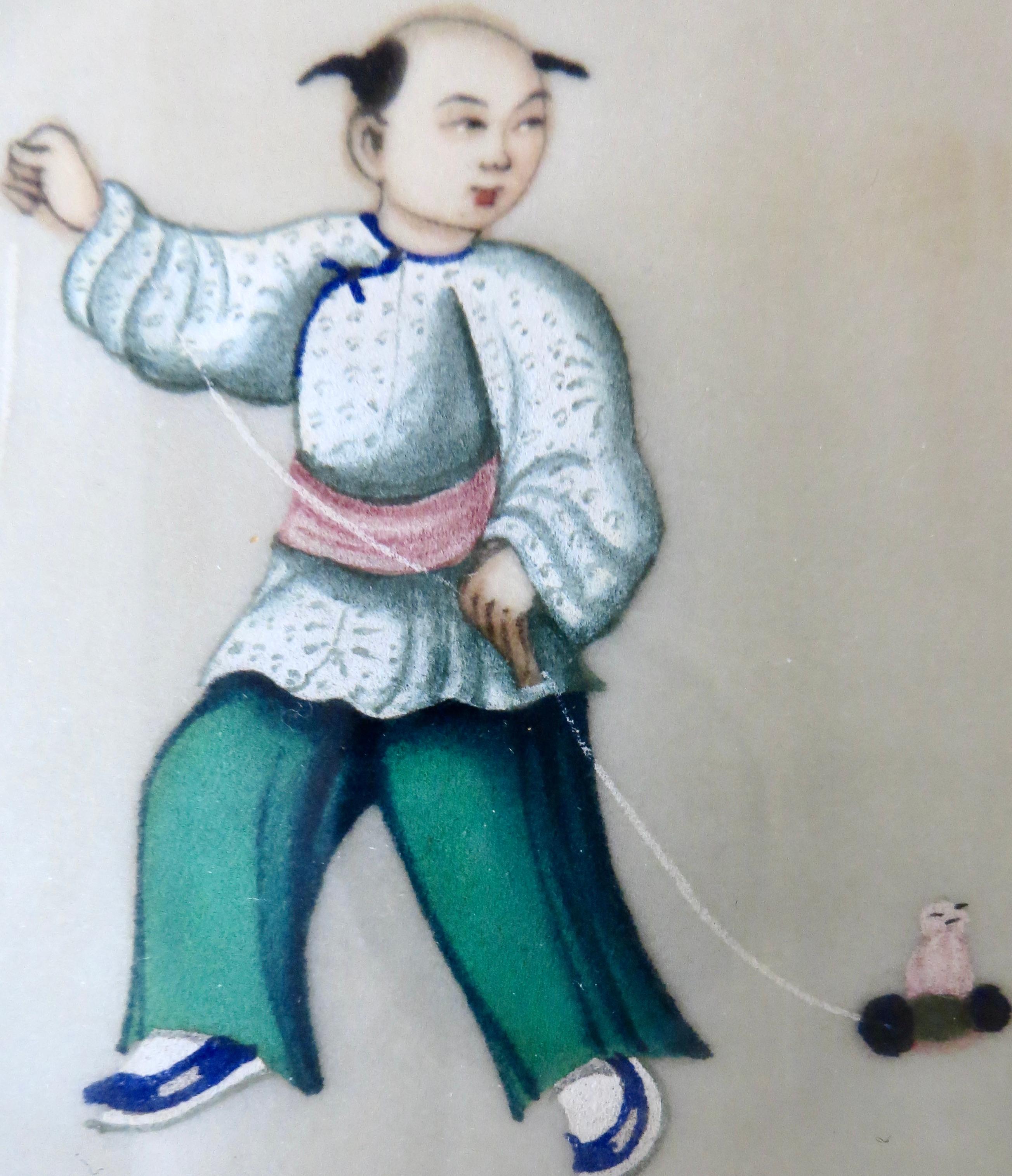 Six petits objets du 19e siècle. Peintures à la moelle chinoises Qing montées dans (3) cadres assortis en vente 3