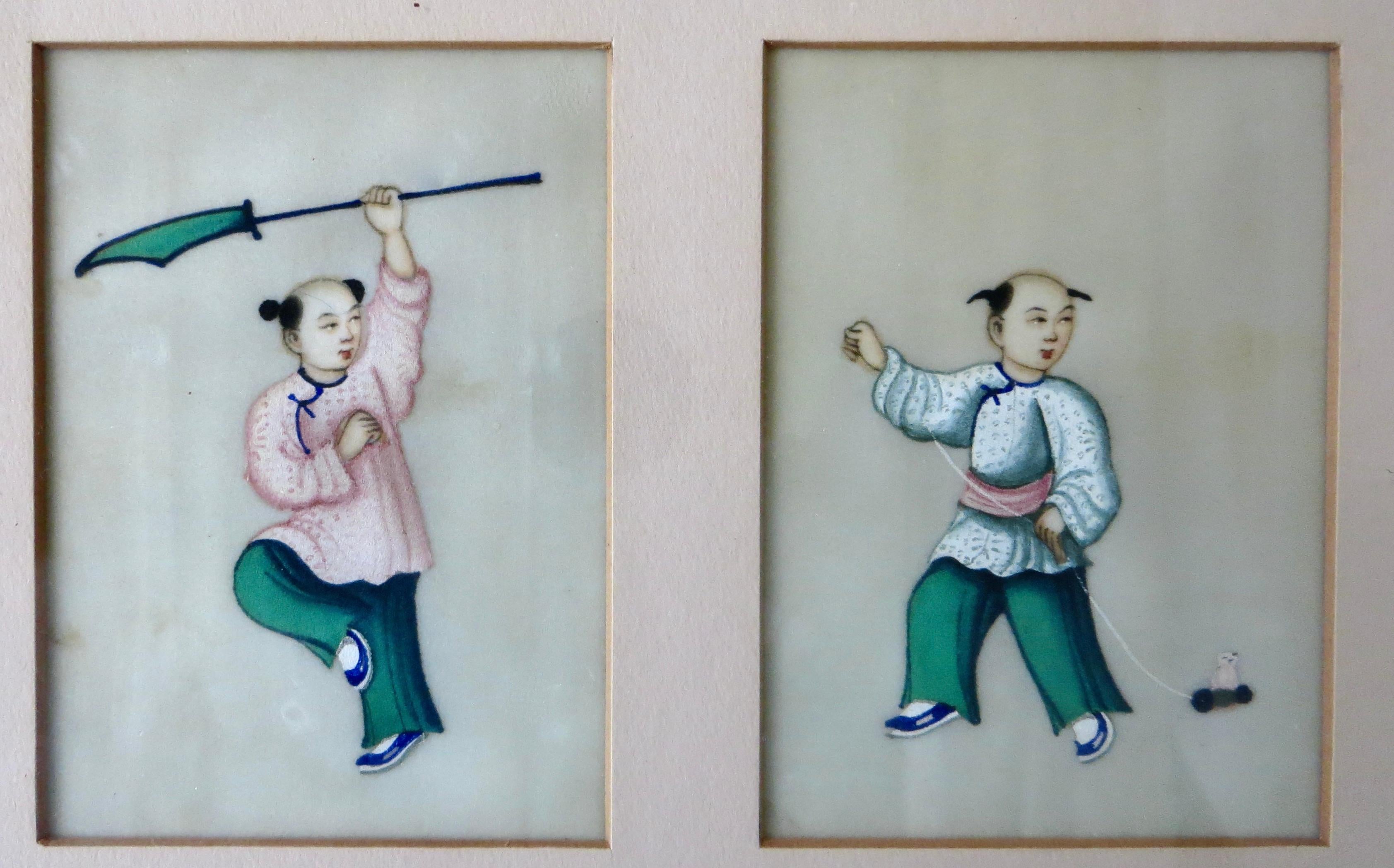 Papier Six petits objets du 19e siècle. Peintures à la moelle chinoises Qing montées dans (3) cadres assortis en vente