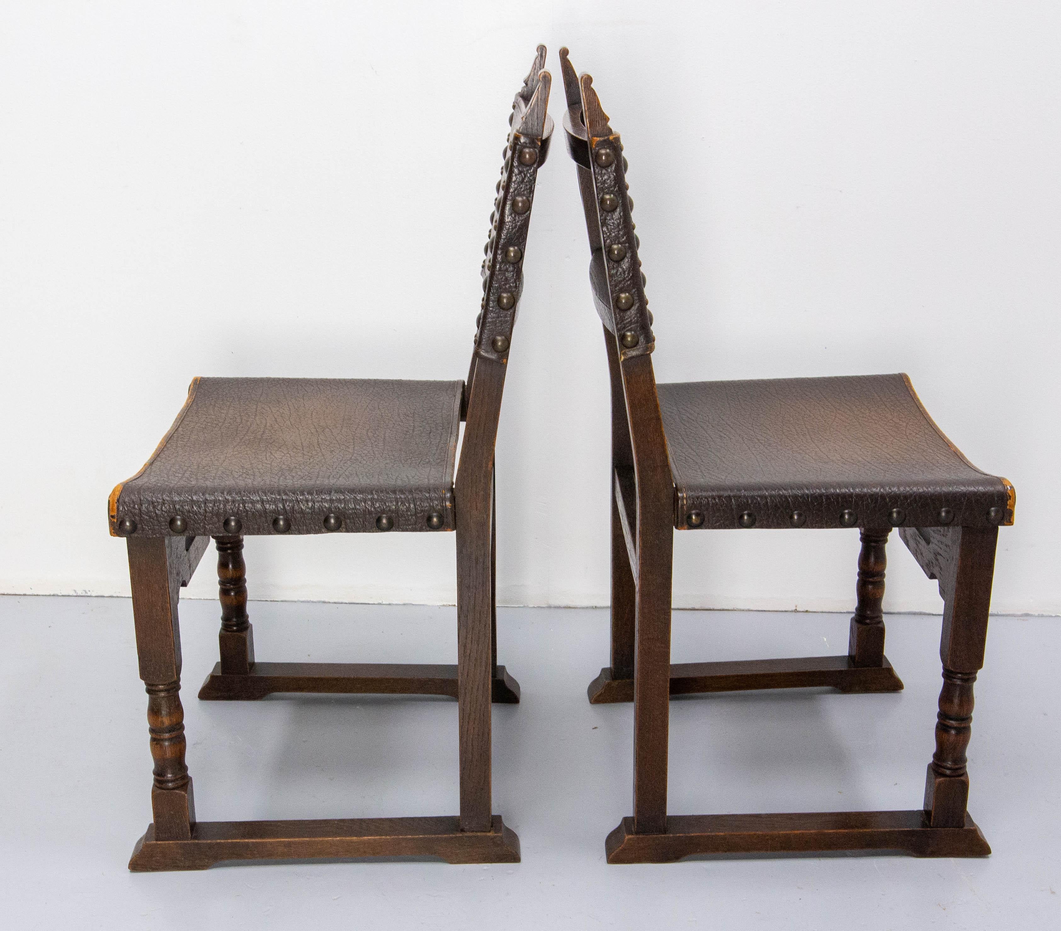 Six Dining Chairs Antique Mid-20th Century Spanish Studs Leather & Chestnut For Sale 6